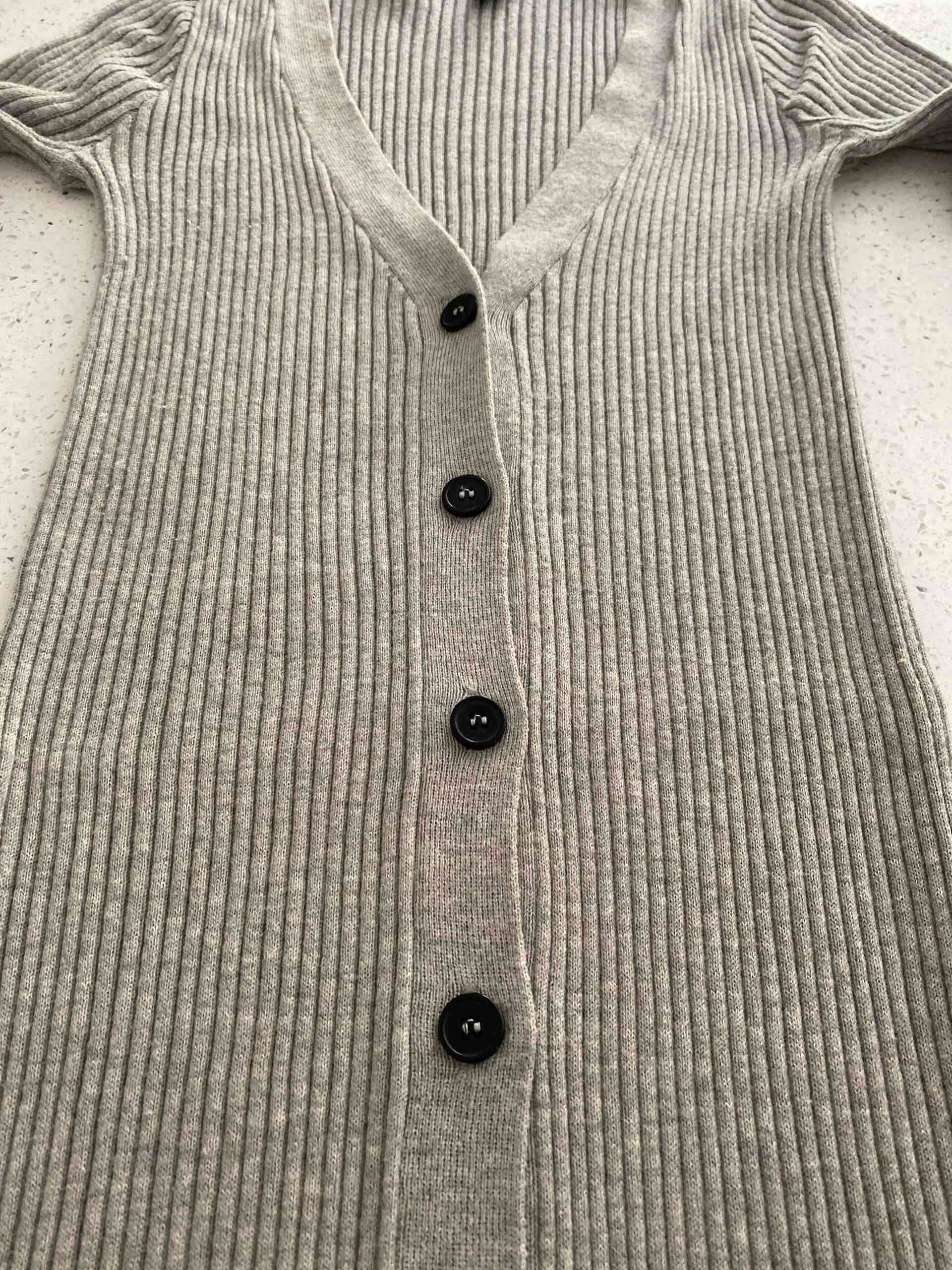 Cárdigan gris largo con botones tejido - miniatura 3