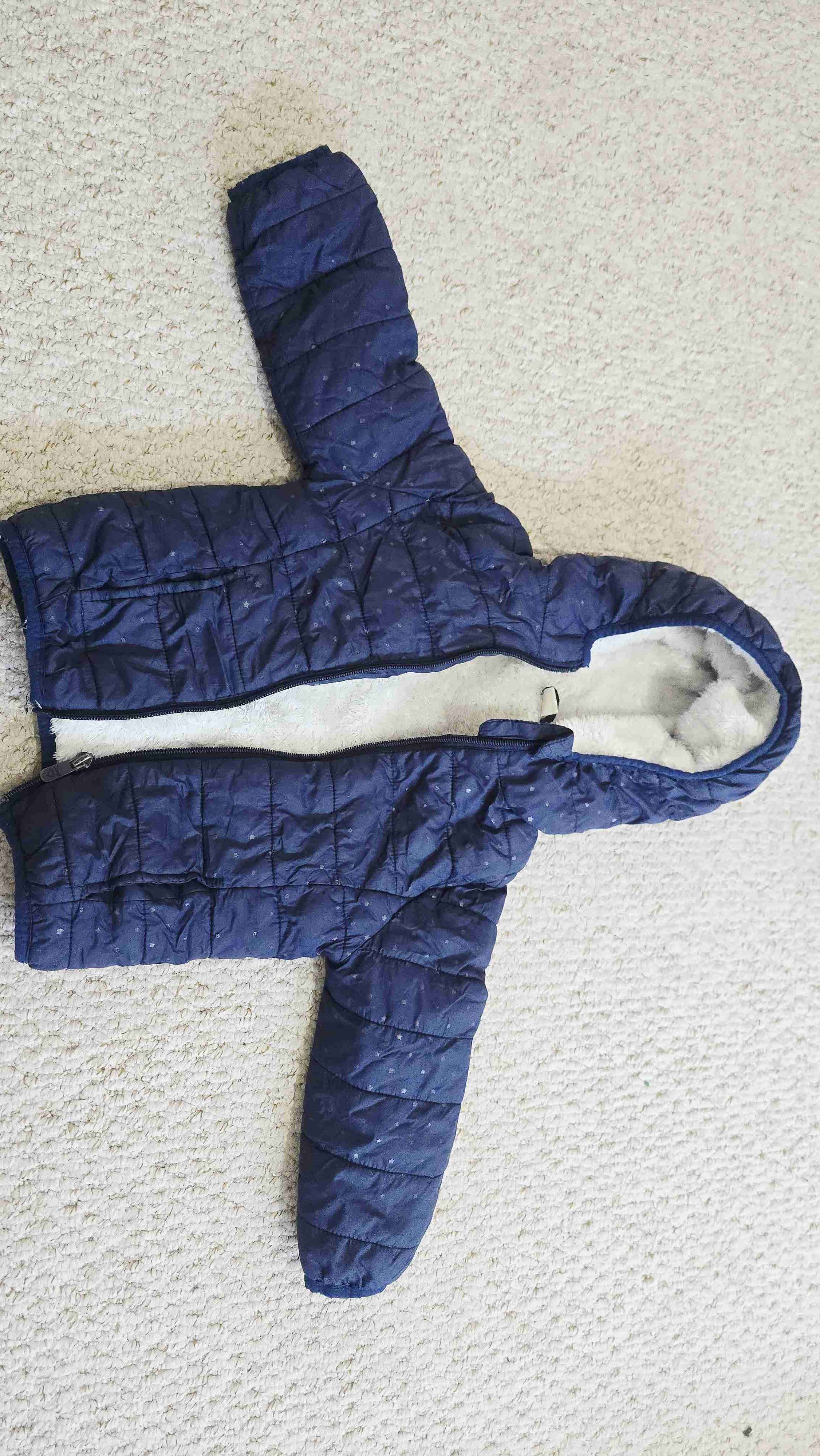 Chaqueta acolchada para bebé azul. Yampi