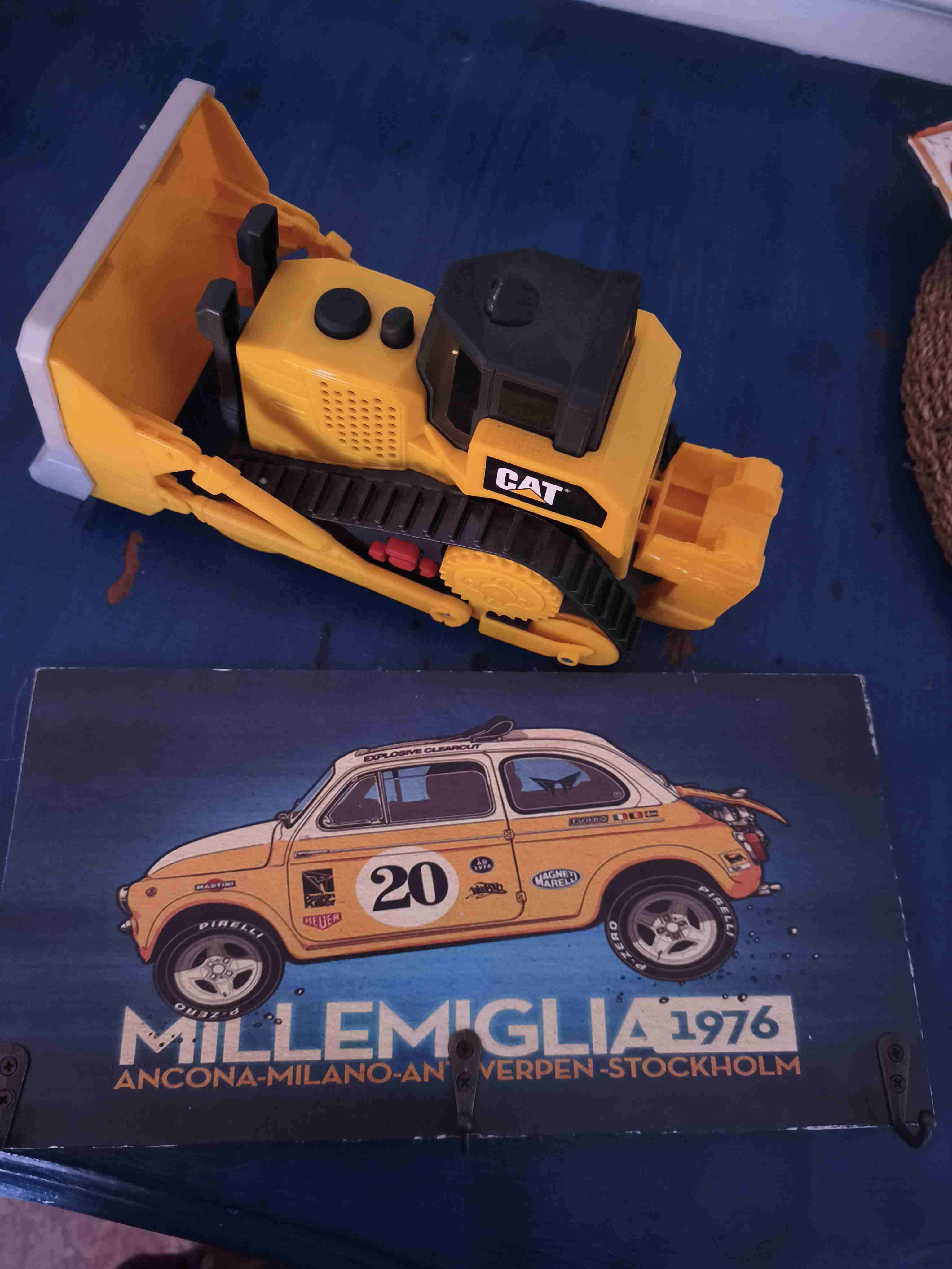 Excavadora de juguete CAT amarilla + perchero - 4