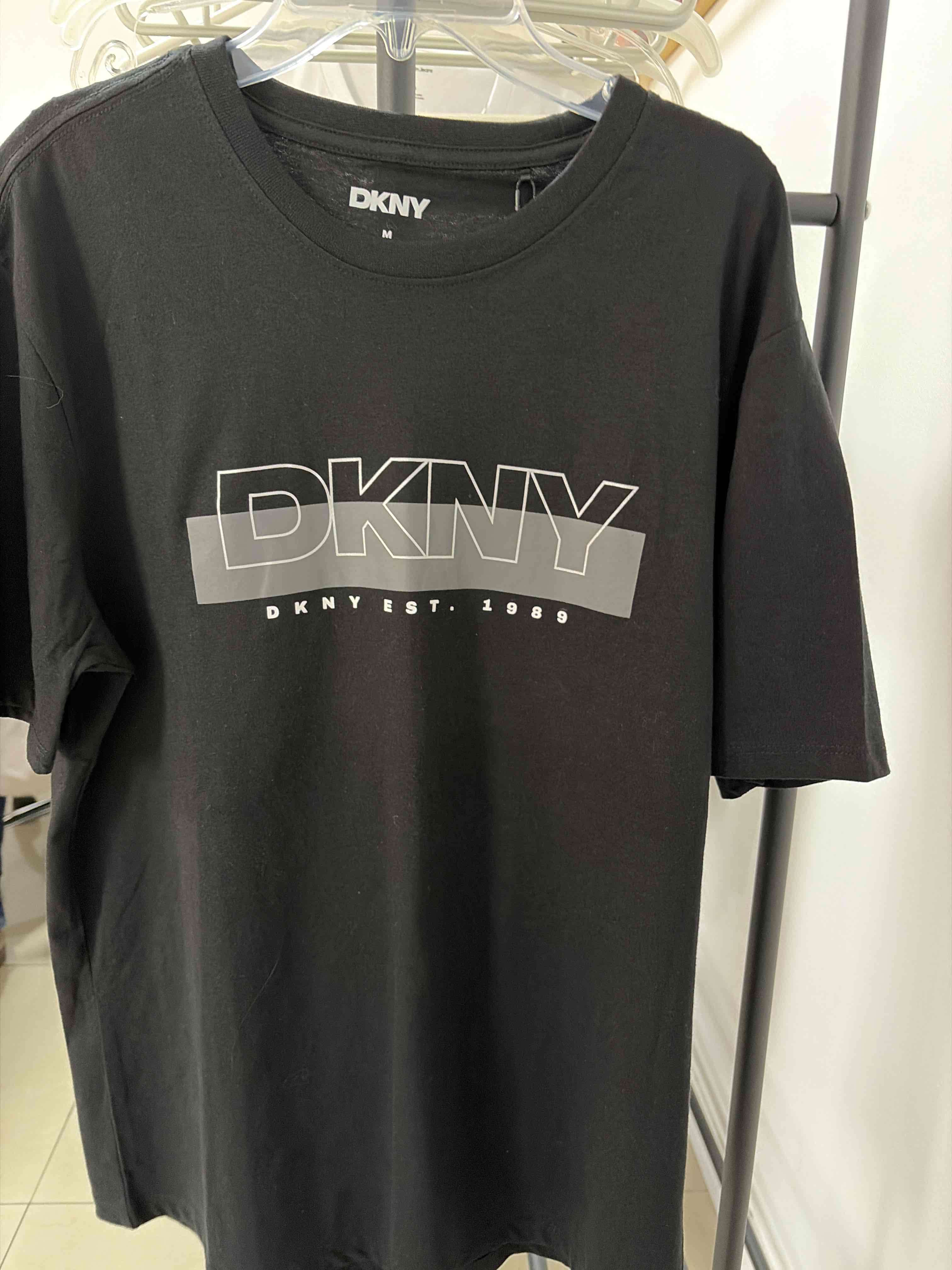 Polera negra DKNY con logo - miniatura 3