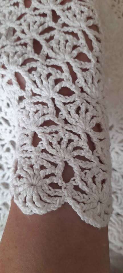 Blusa de crochet blanca - miniatura 2
