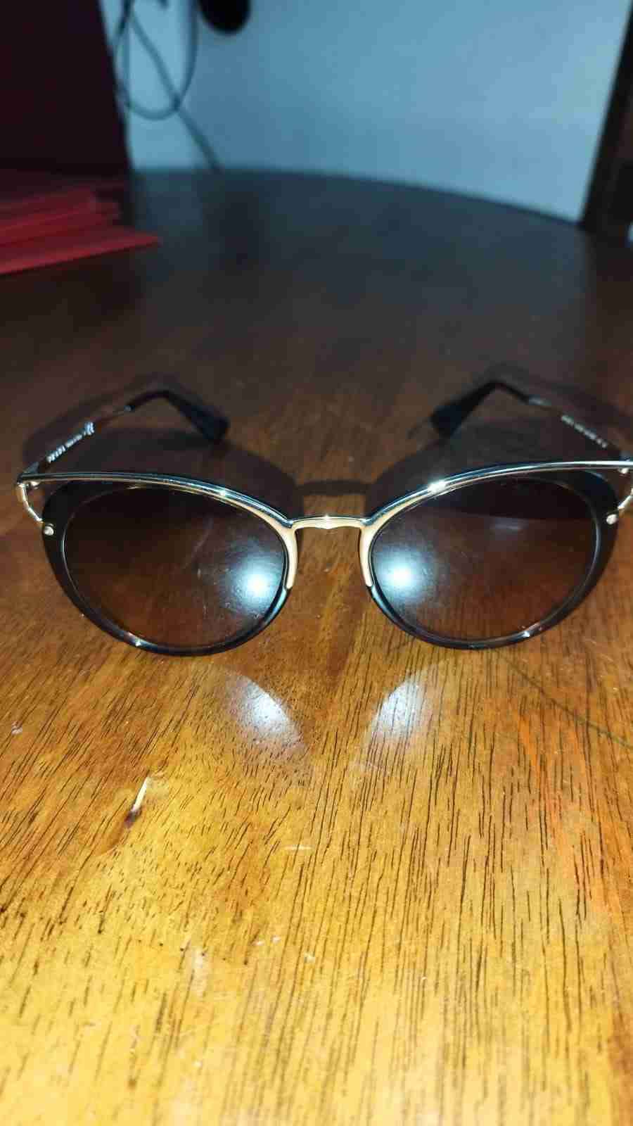 Gafas de sol negras  marca prada originales - miniatura 1