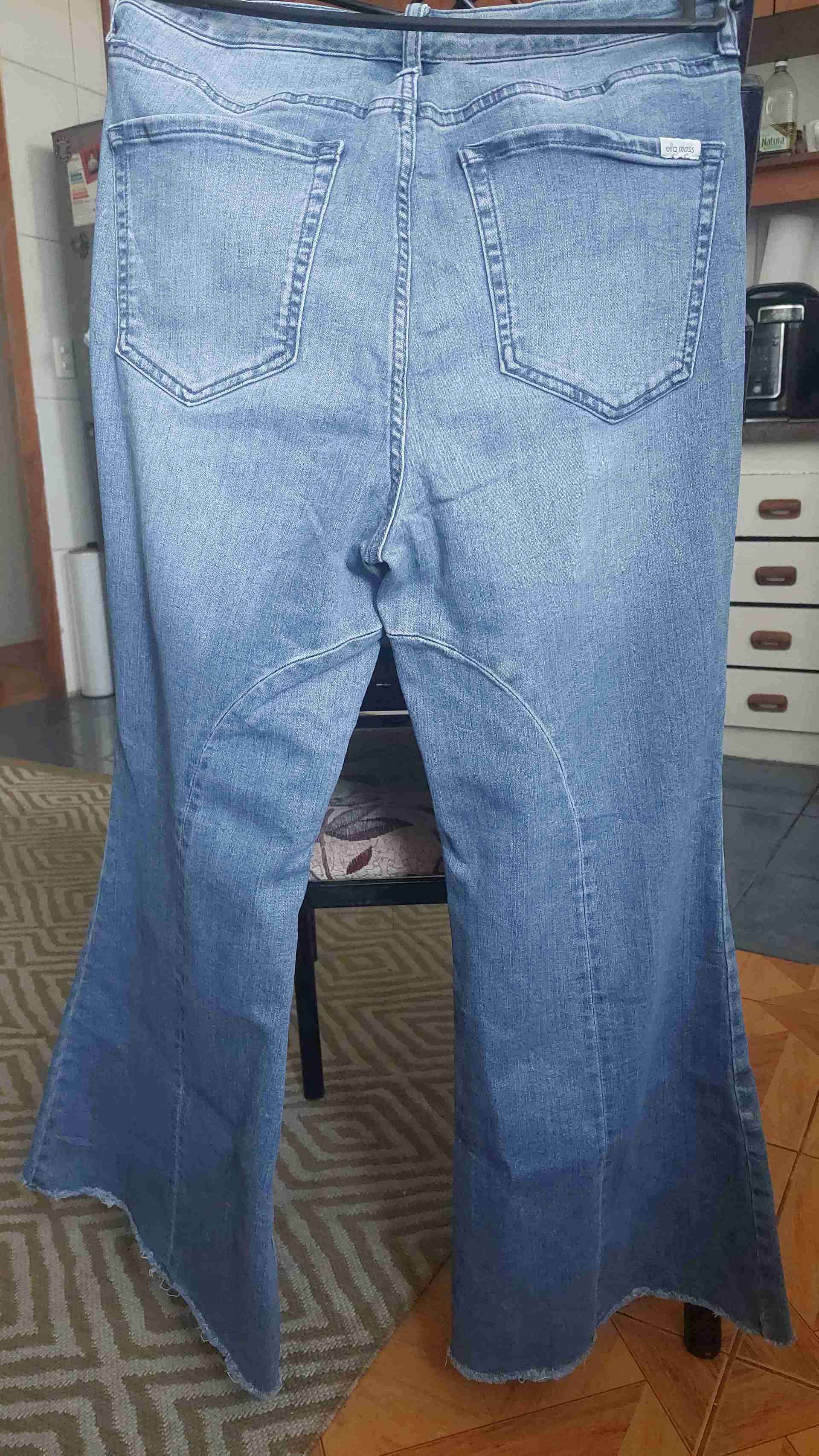 Jeans azules con aberturas - 2