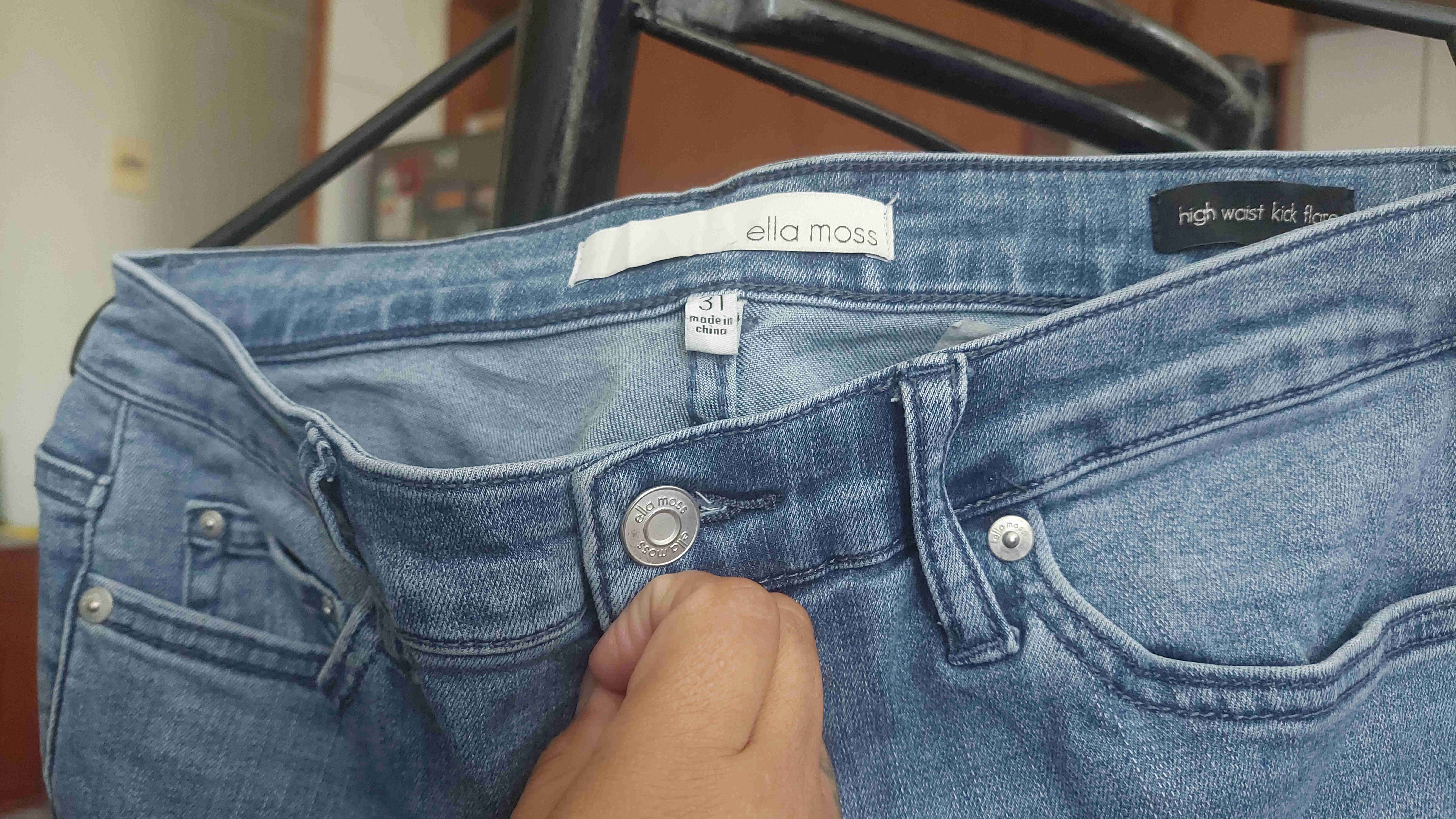 Jeans azules con aberturas - 3