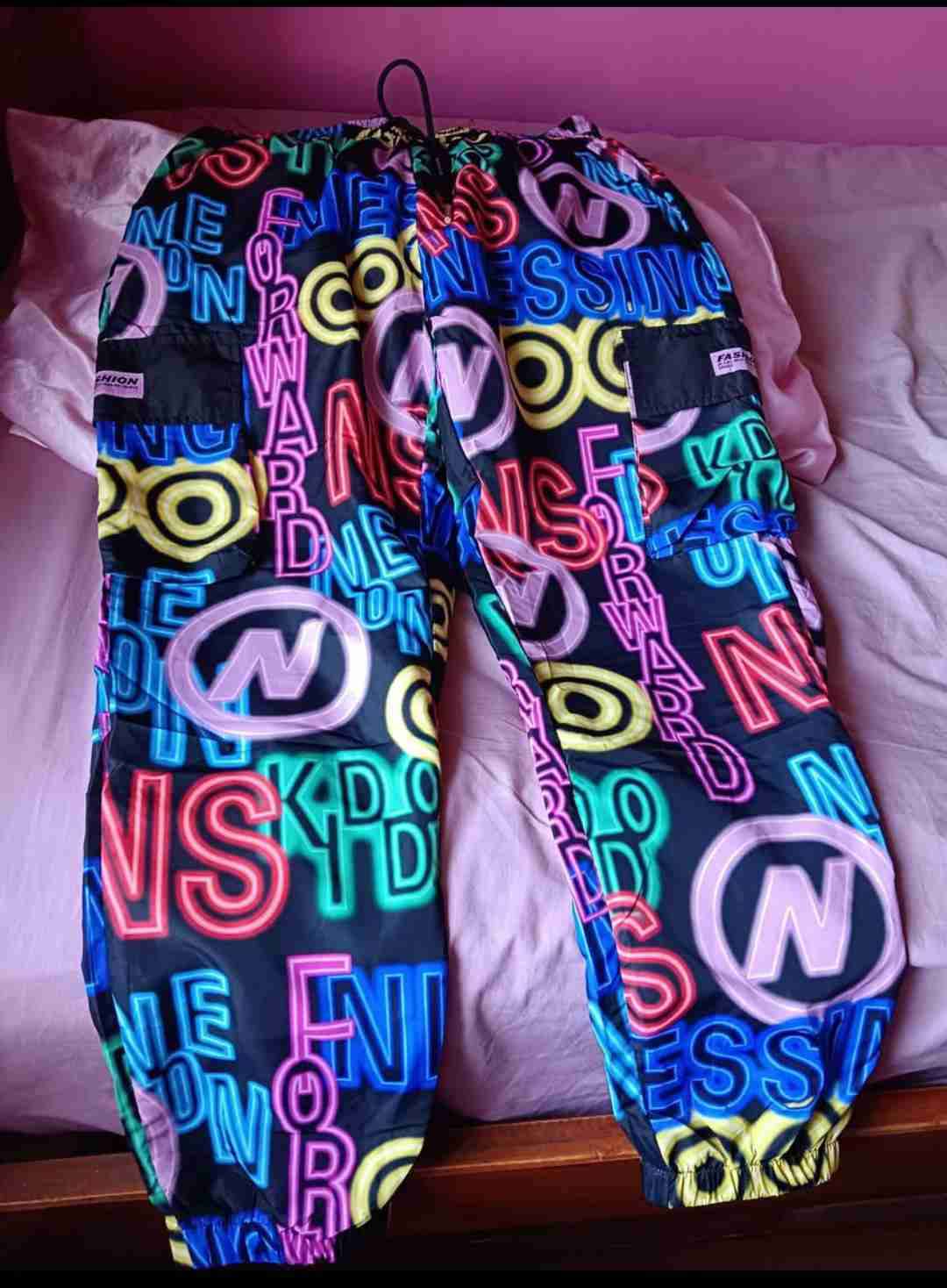 Pantalones deportivo estampado neón - miniatura 1