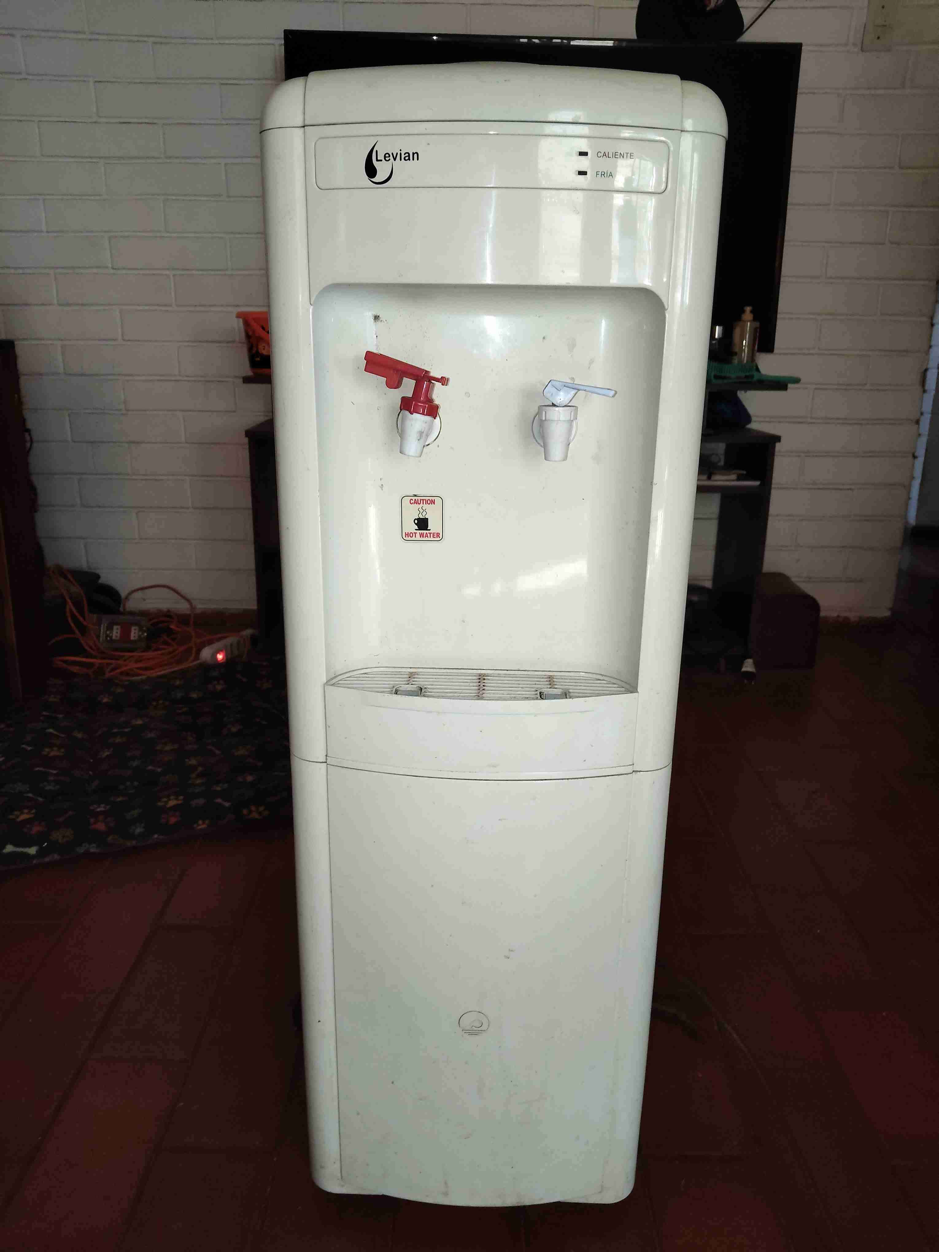 Dispensador de agua Levian - miniatura 1