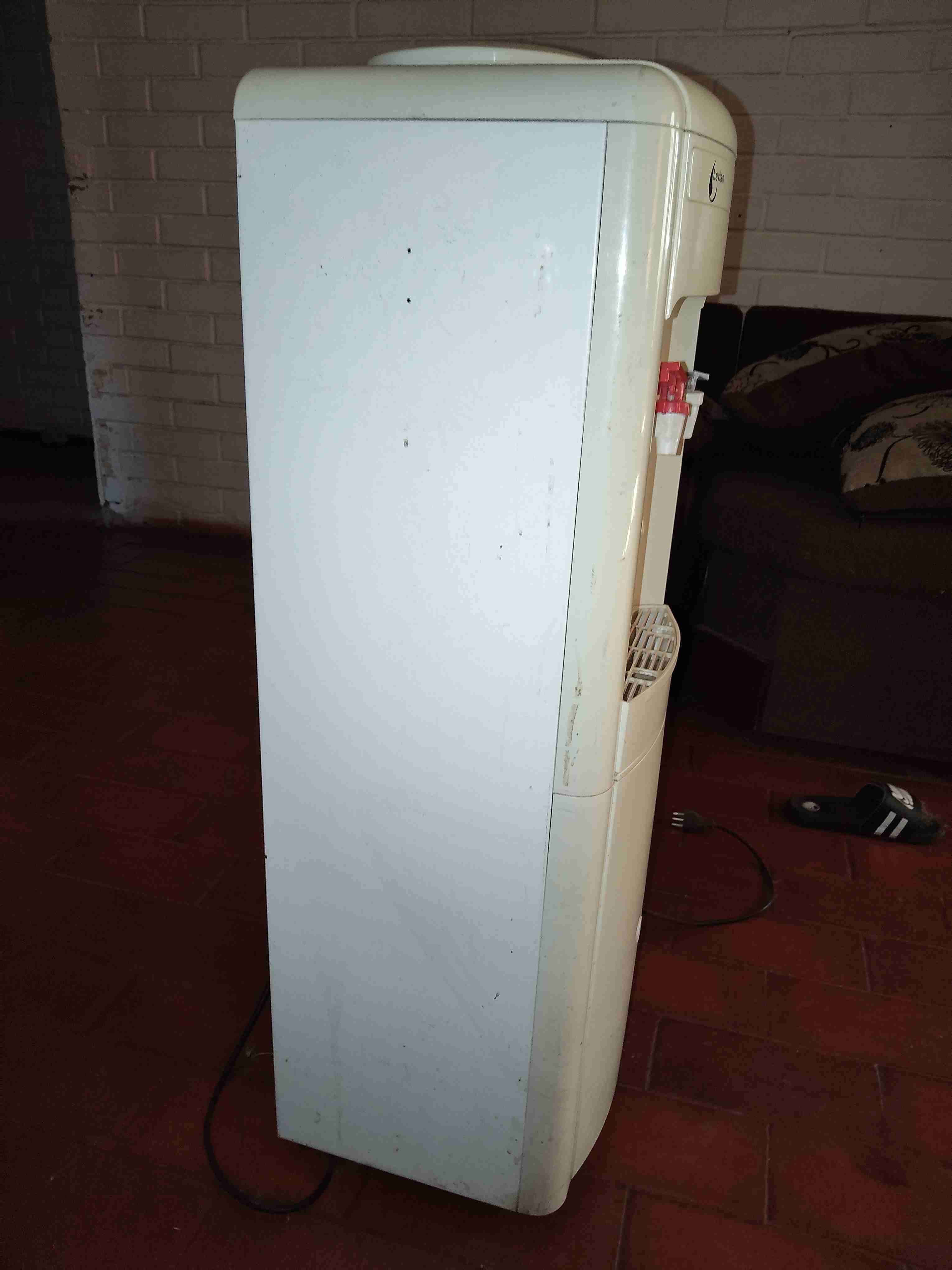 Dispensador de agua Levian - miniatura 2