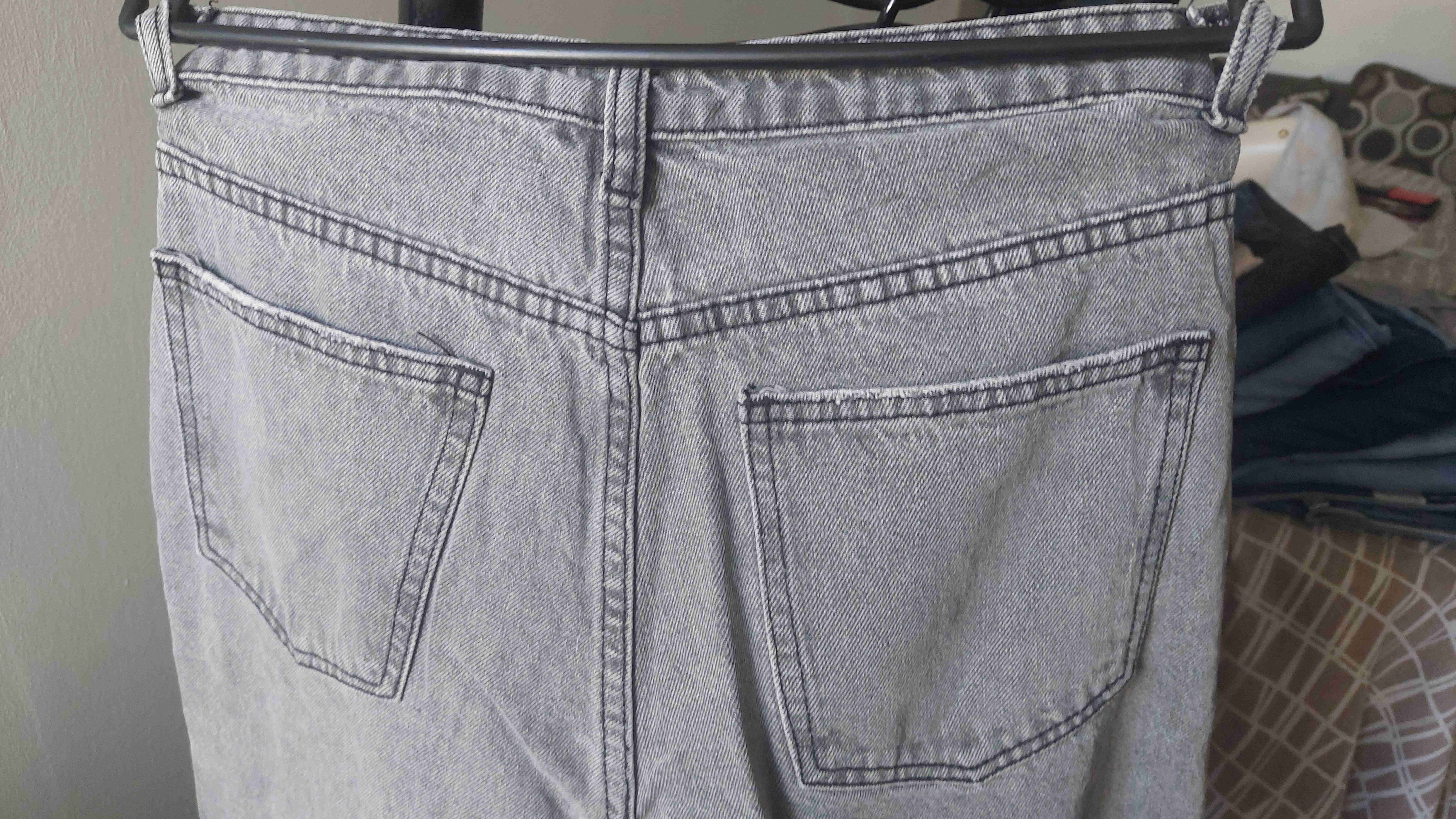 Jeans gris MARCA PRETTYLITTLEHING - 2