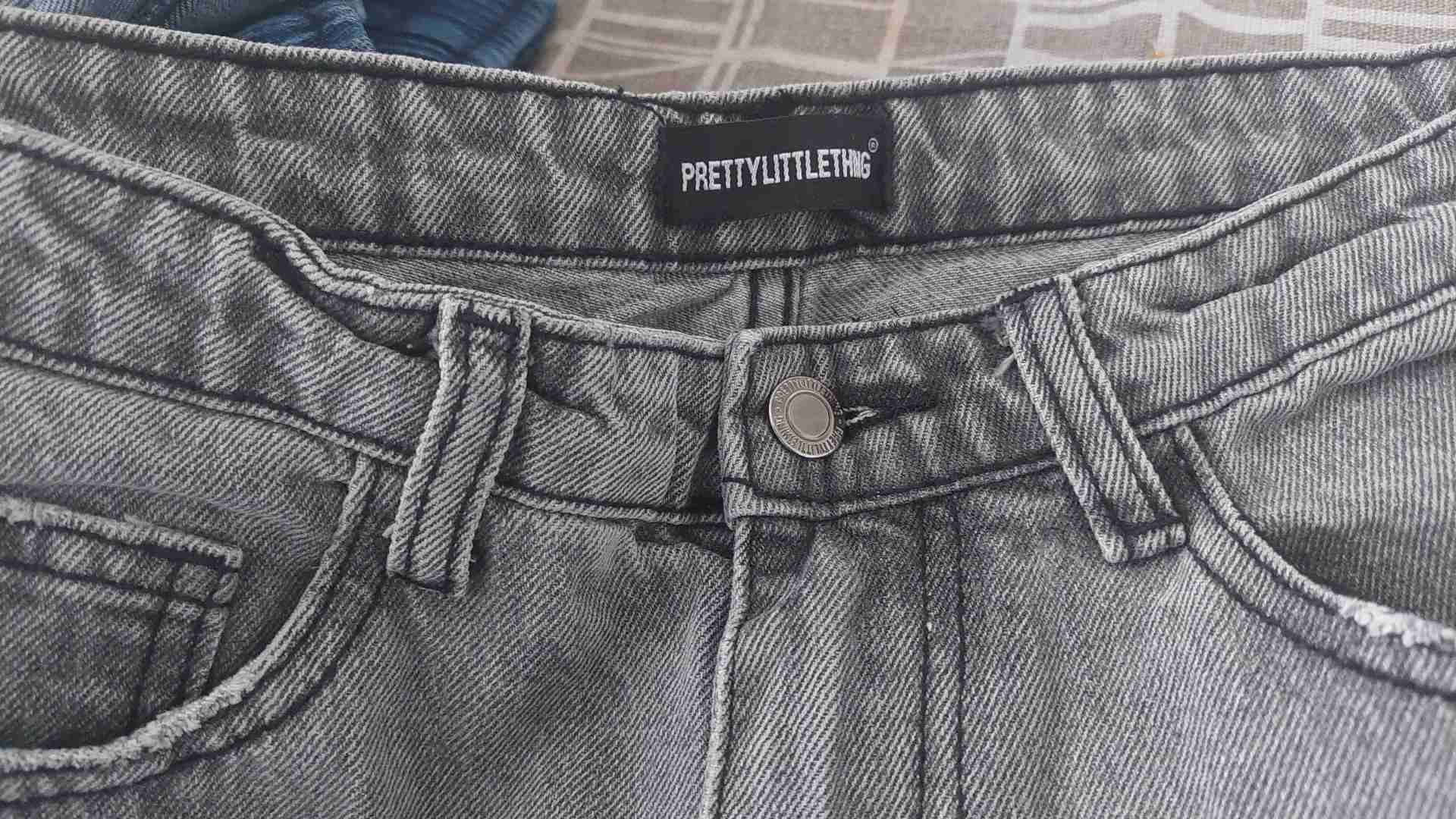 Jeans gris MARCA PRETTYLITTLEHING - 4