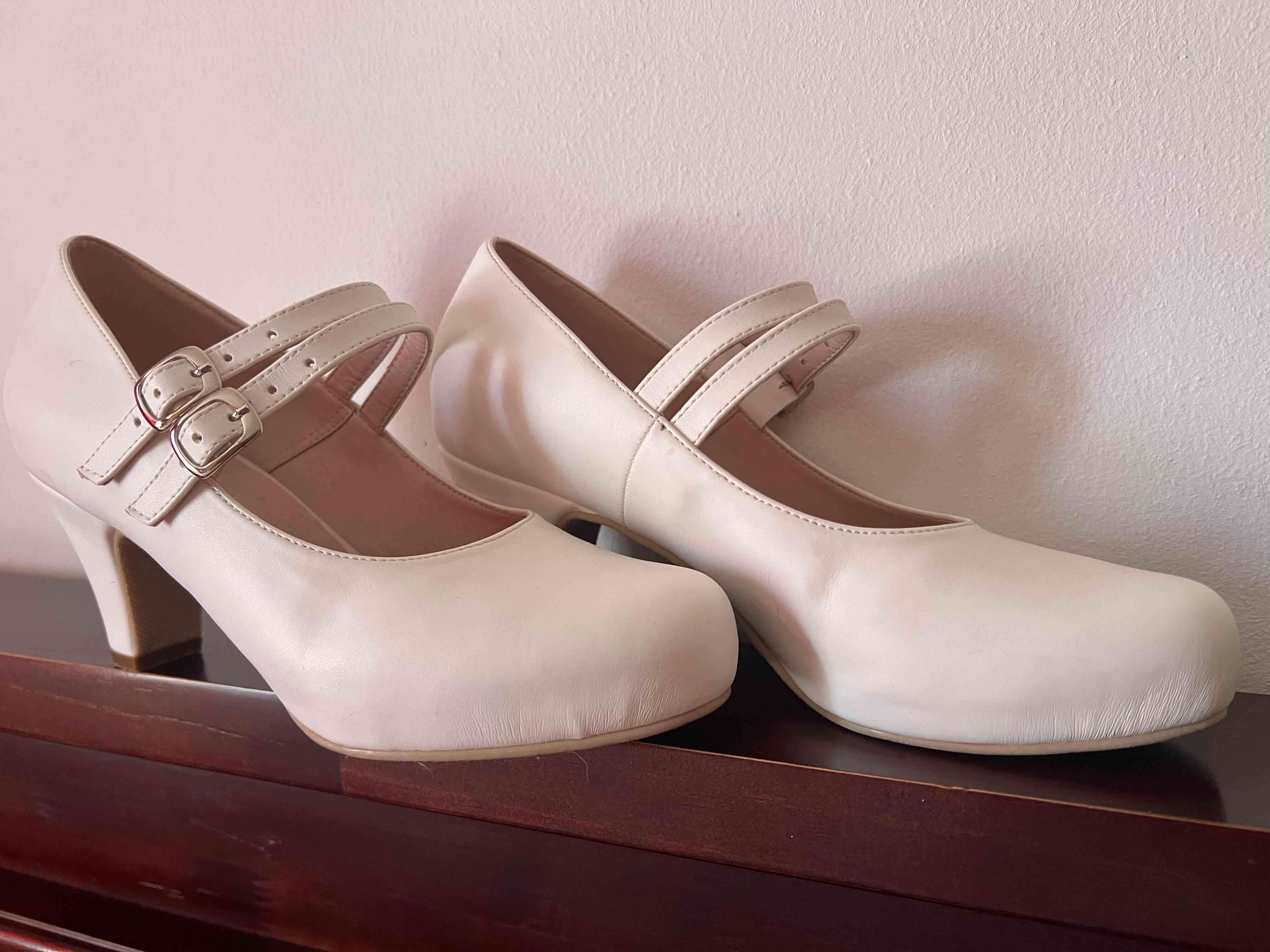 Zapatos beige con correas - miniatura 2