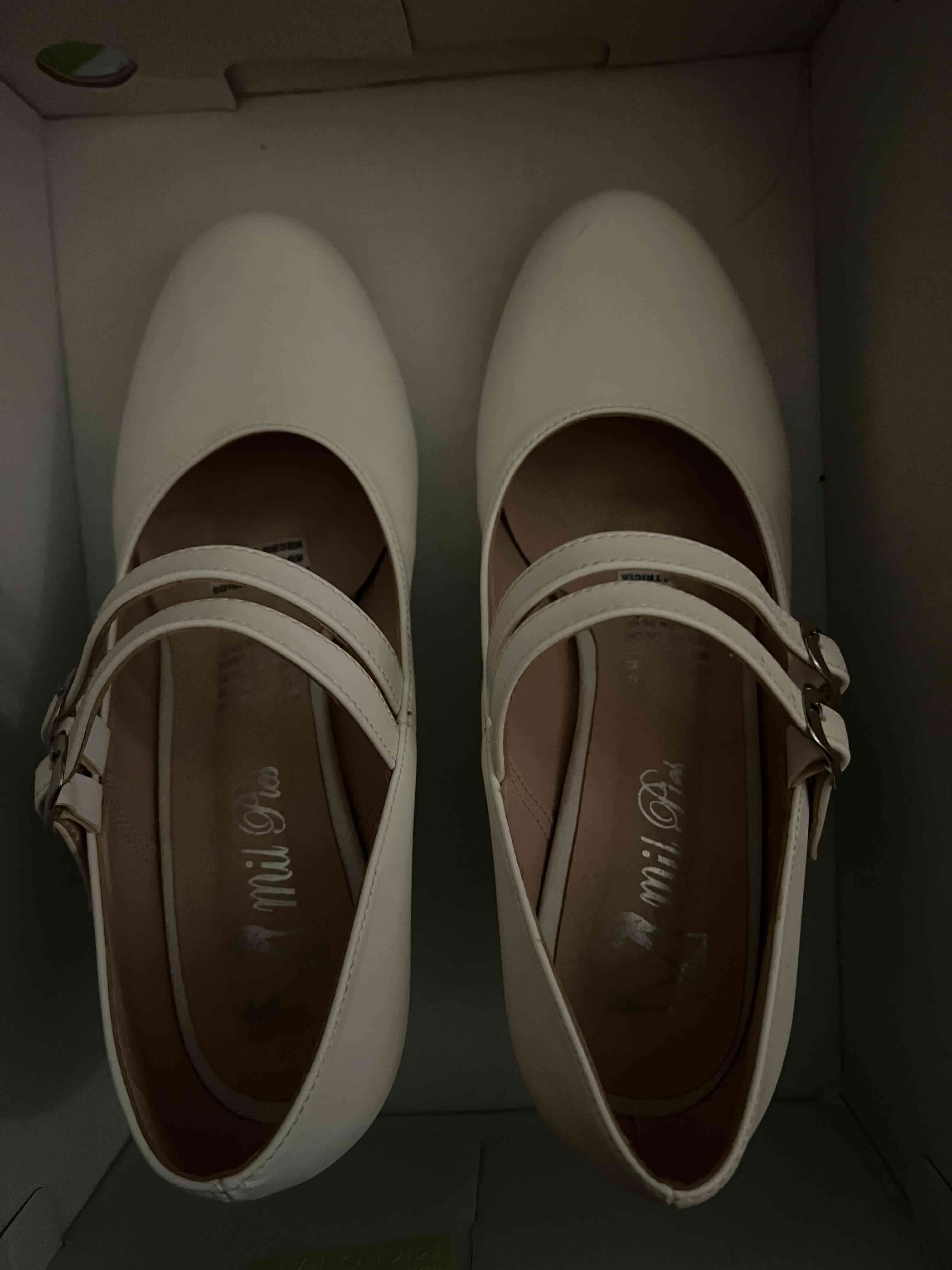 Zapatos beige con correas - miniatura 3