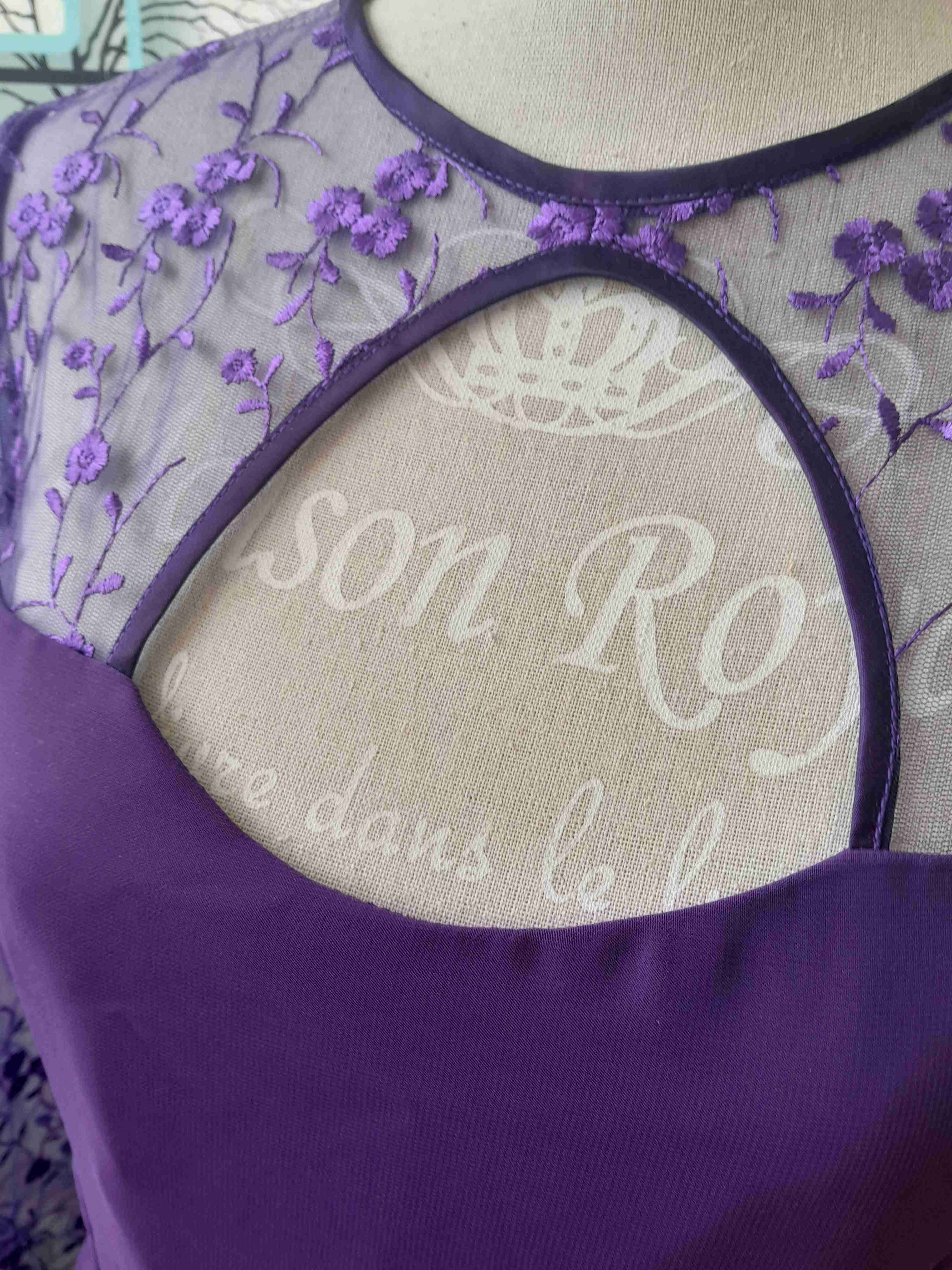 Vestido morado con encaje floral - 3