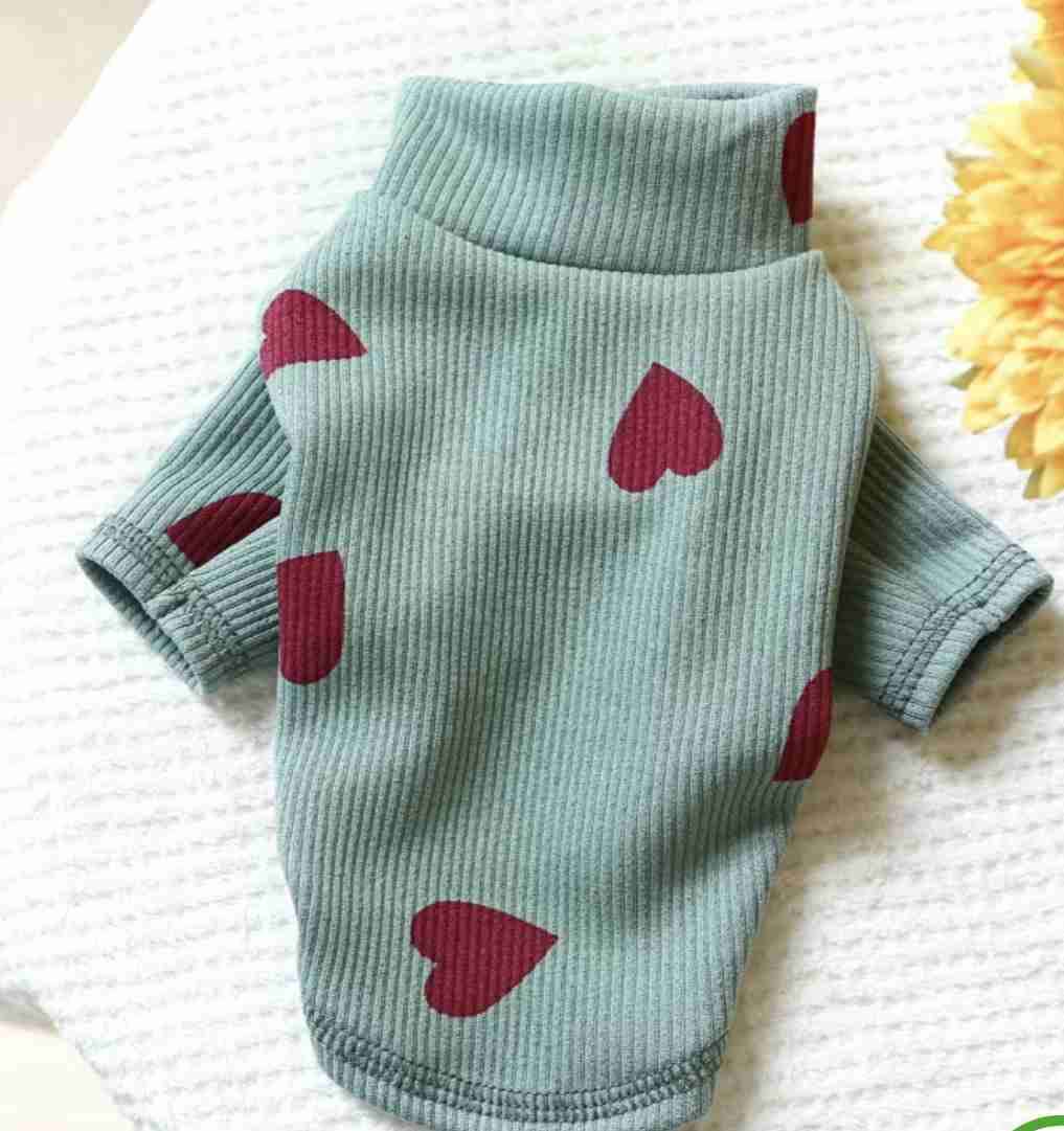 Suéter para perro con corazones
