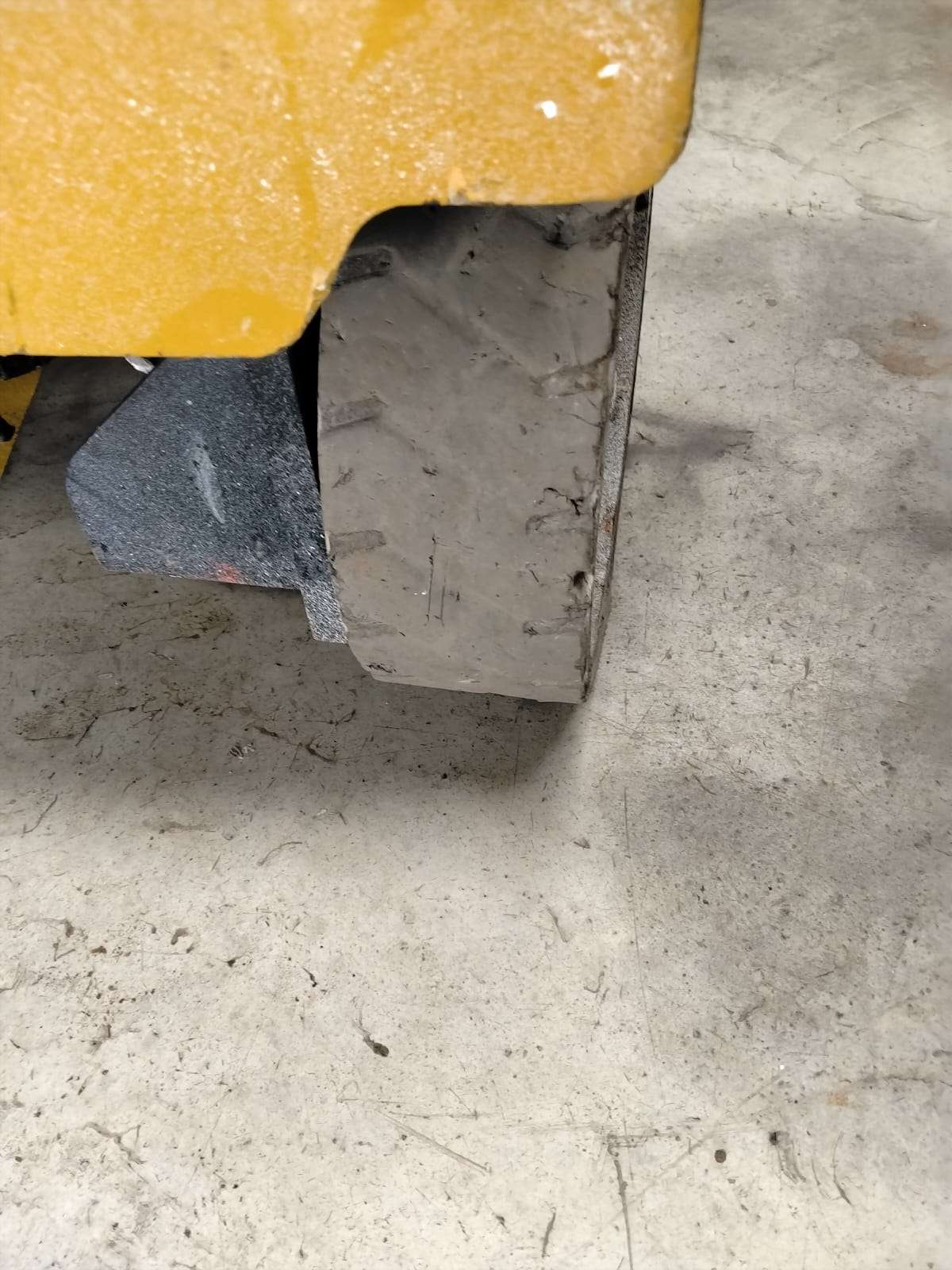 Plataforma Tijera Eléctrica Haulotte 1930E – Año 2 - miniatura 2