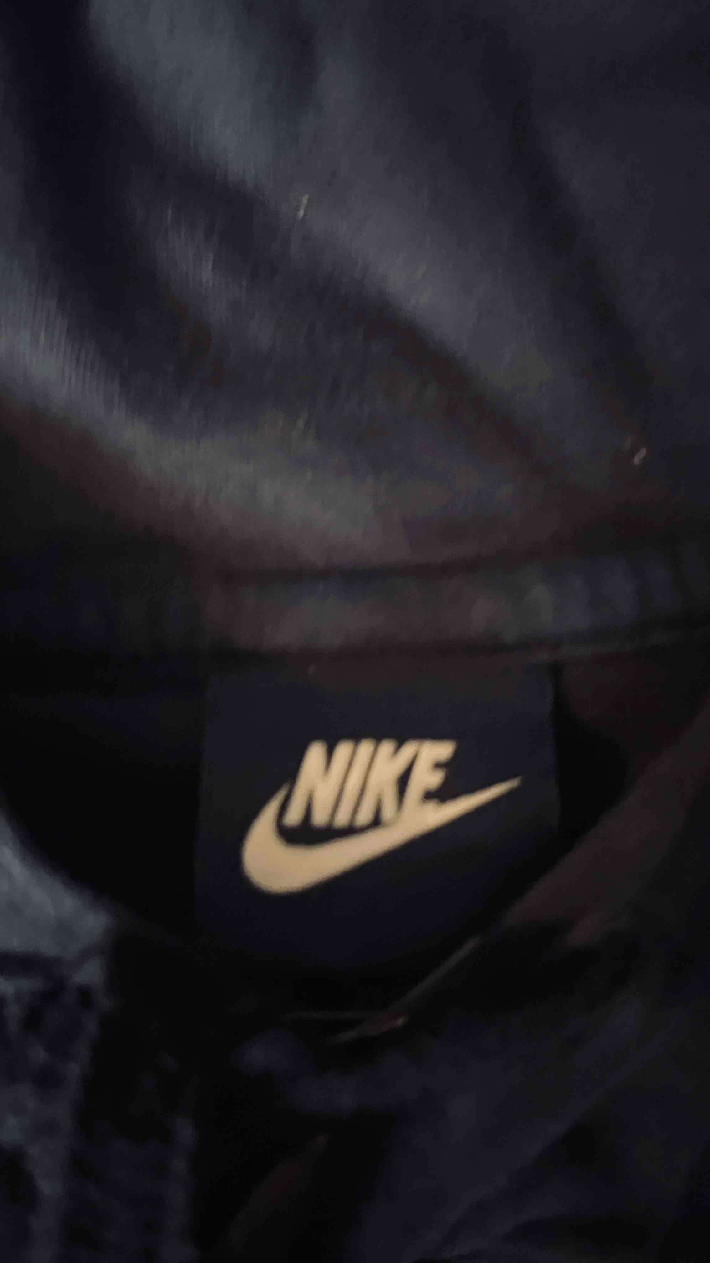 Polerón negro Nike con capucha - miniatura 2