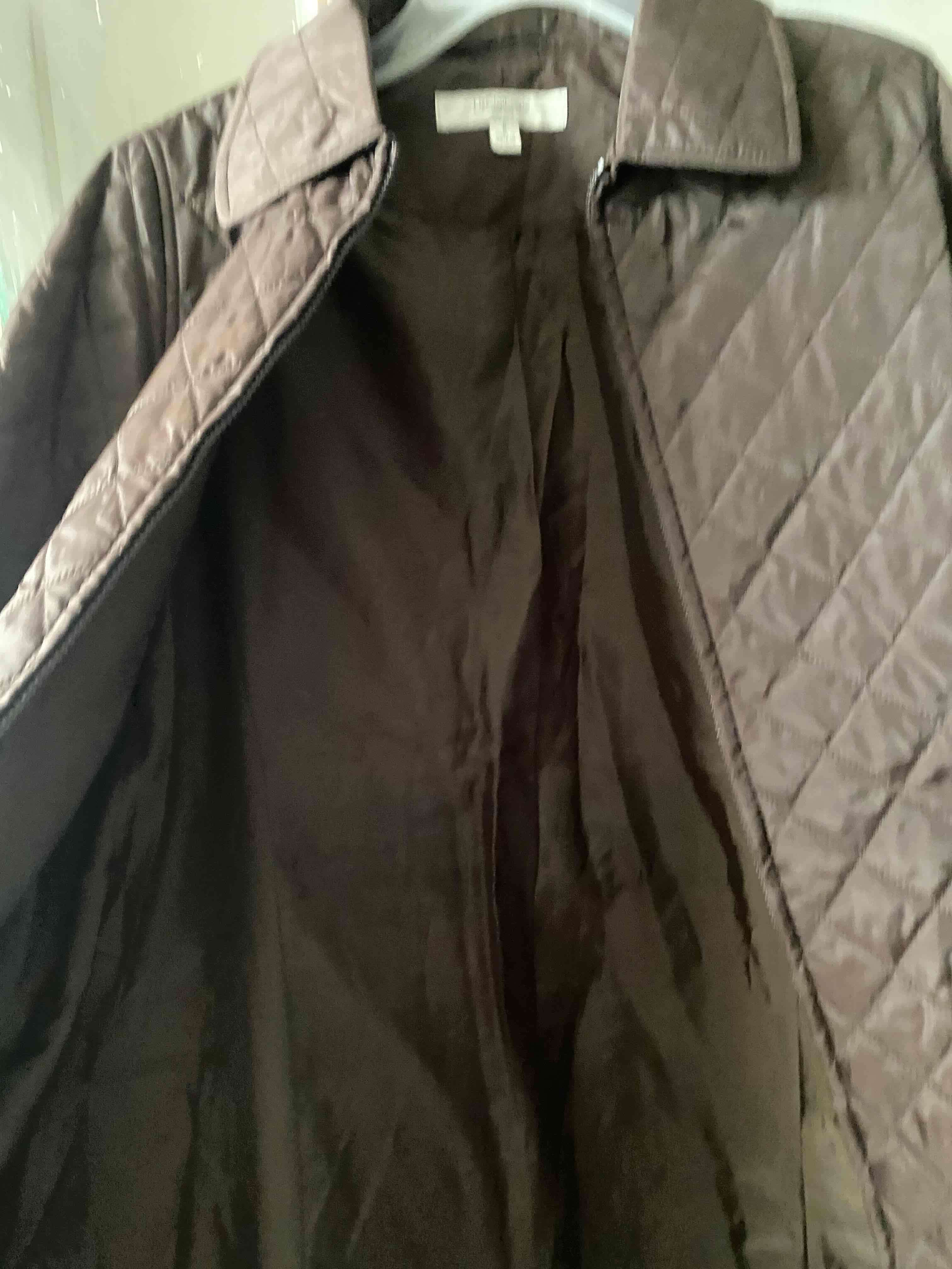 Abrigo marrón acolchado con cierre - miniatura 3