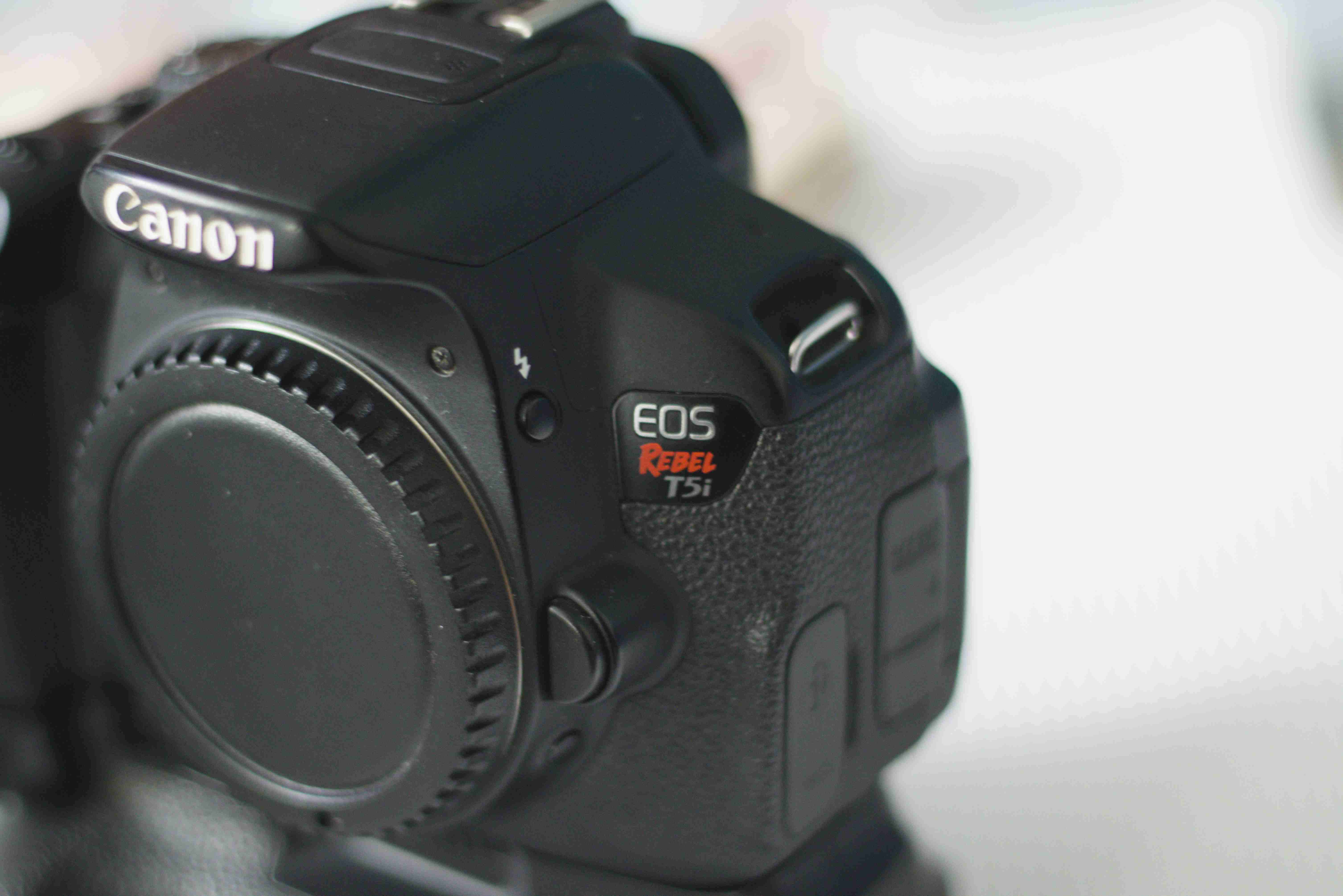 Cámara Canon EOS Rebel T5i + muchas cosas - miniatura 1