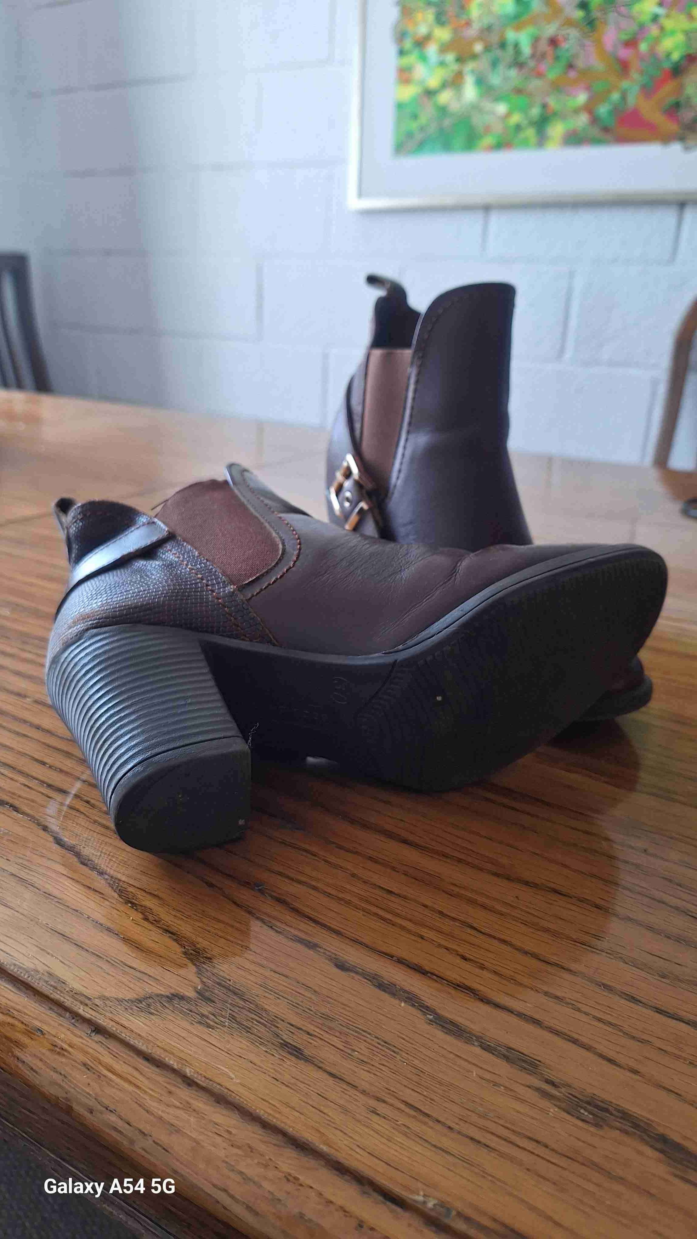 Botines negros con hebillas - miniatura 3