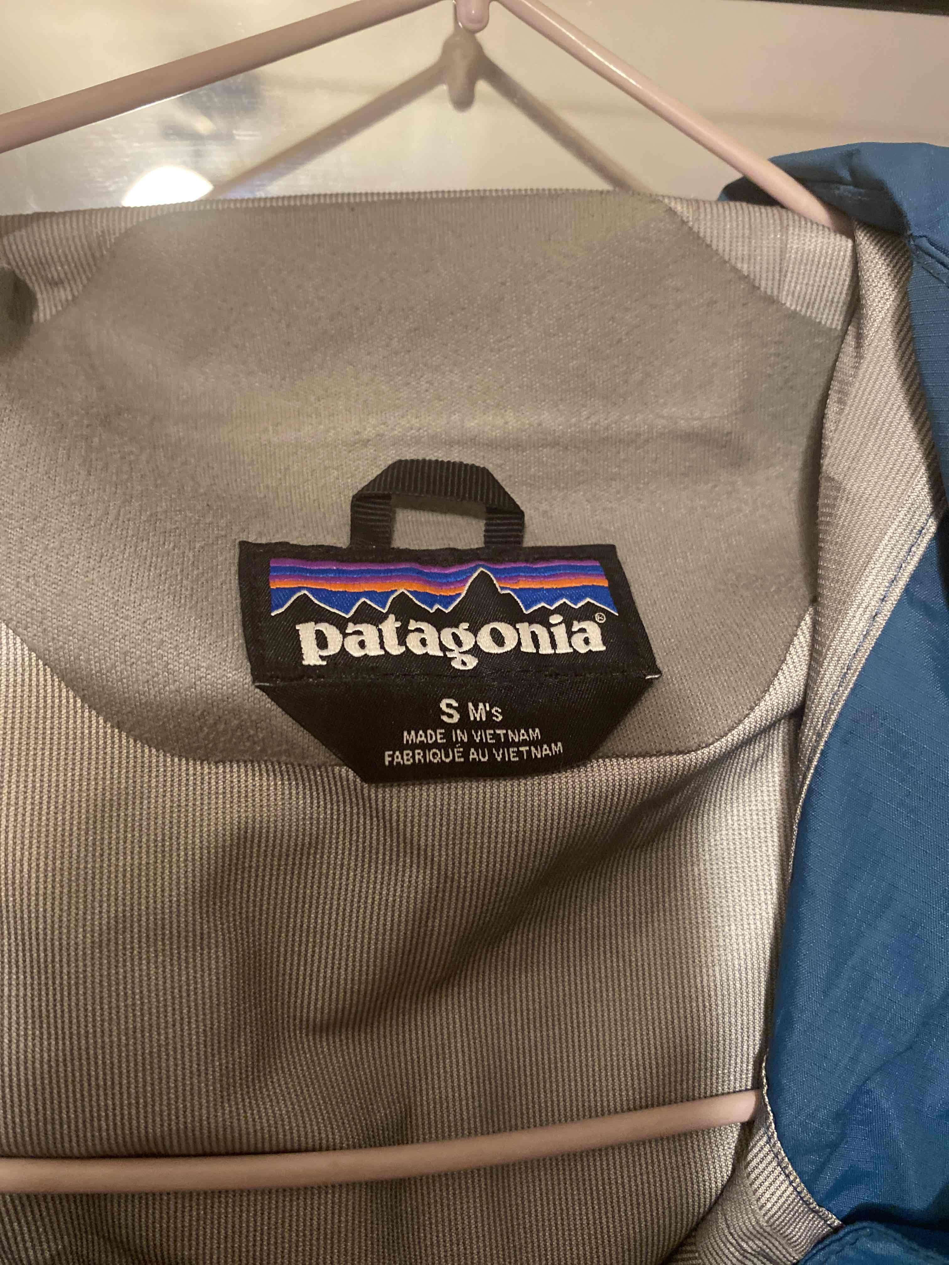 Cortaviendo o Chaqueta azul con capucha - miniatura 3