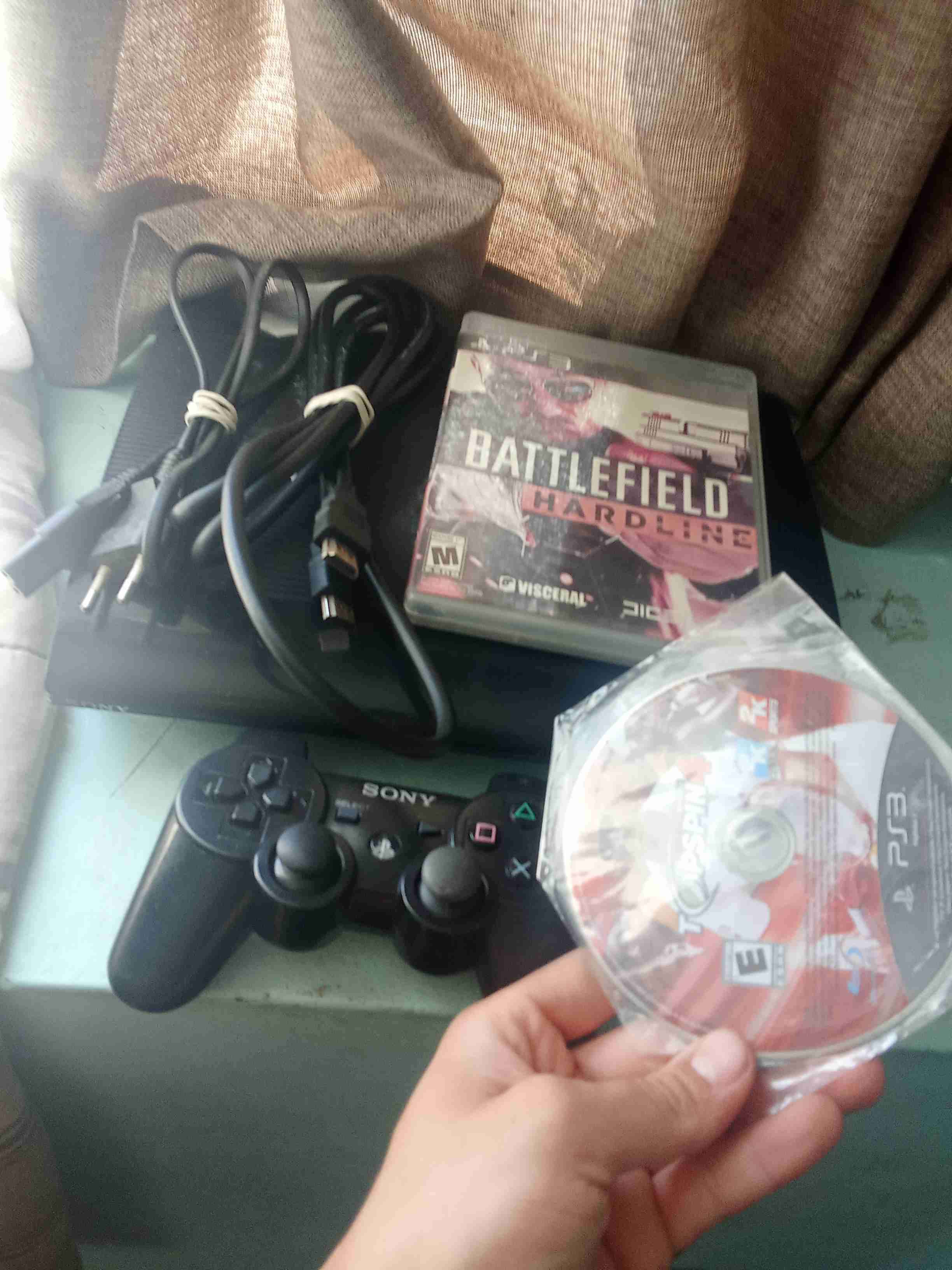 Consola PS3 con juego y control - miniatura 2