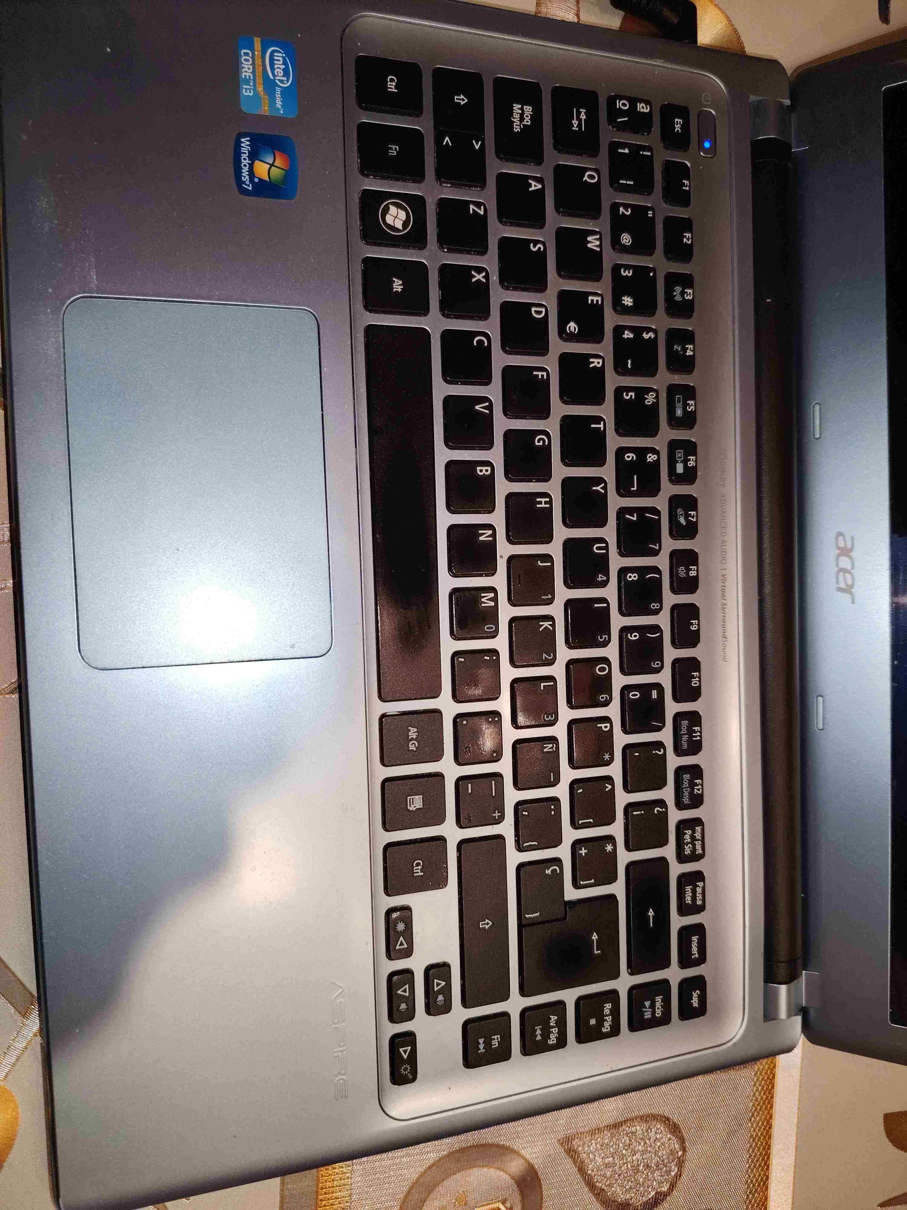 Laptop Acer buena condición - miniatura 2