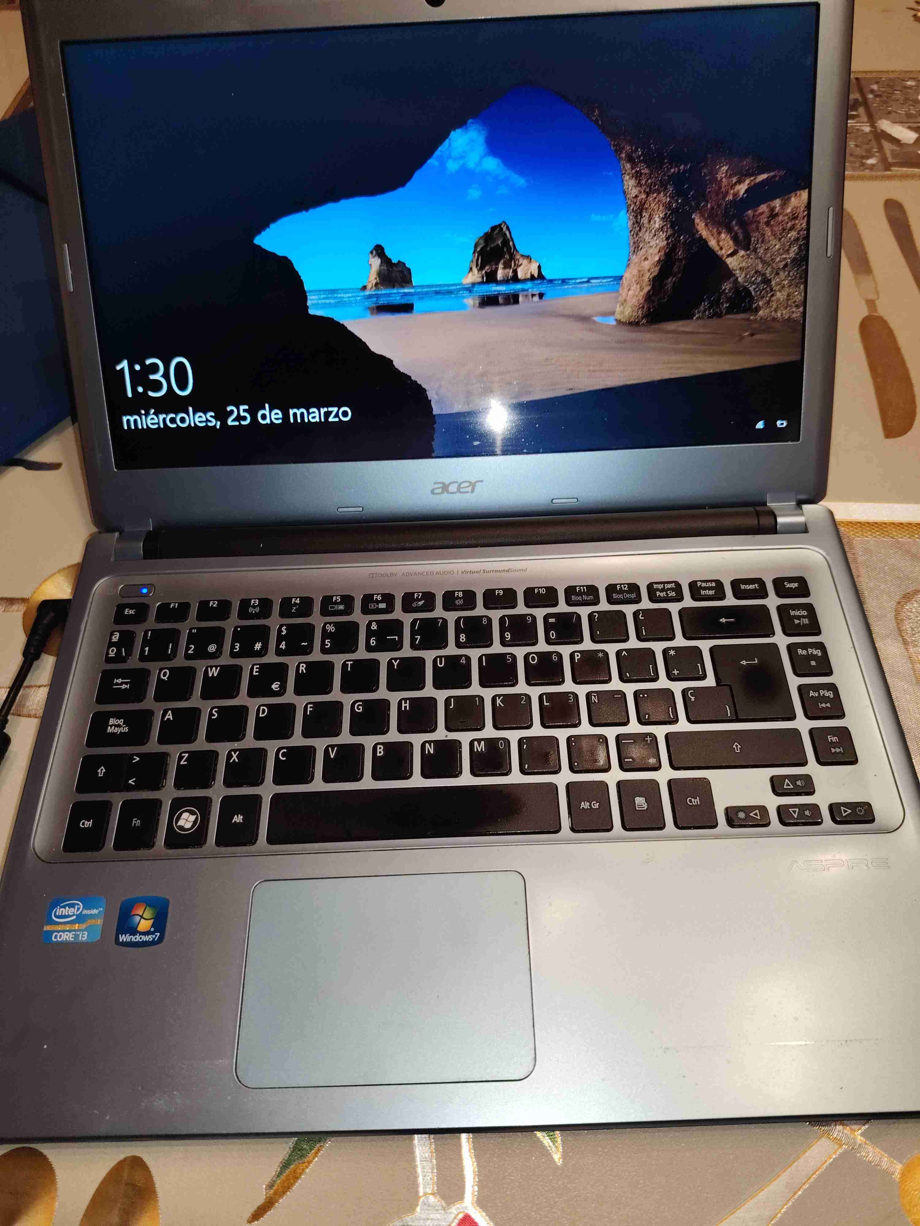 Laptop Acer buena condición - miniatura 3