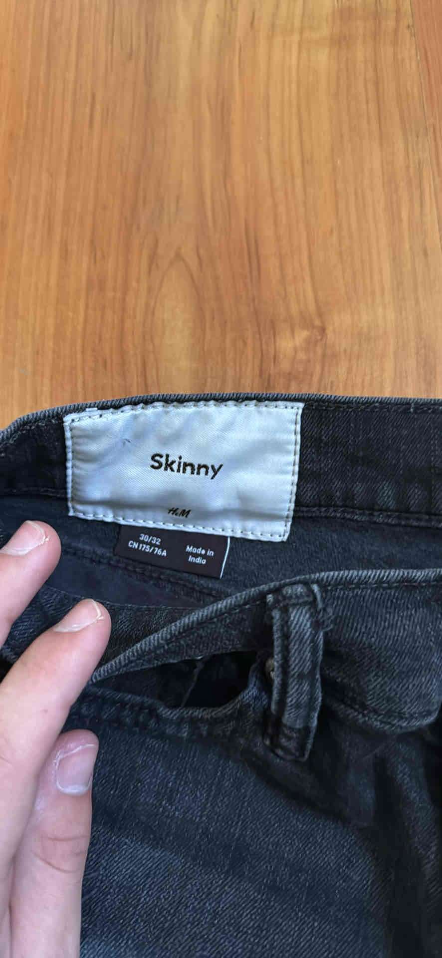 Jeans negros desgastados hombre - miniatura 2