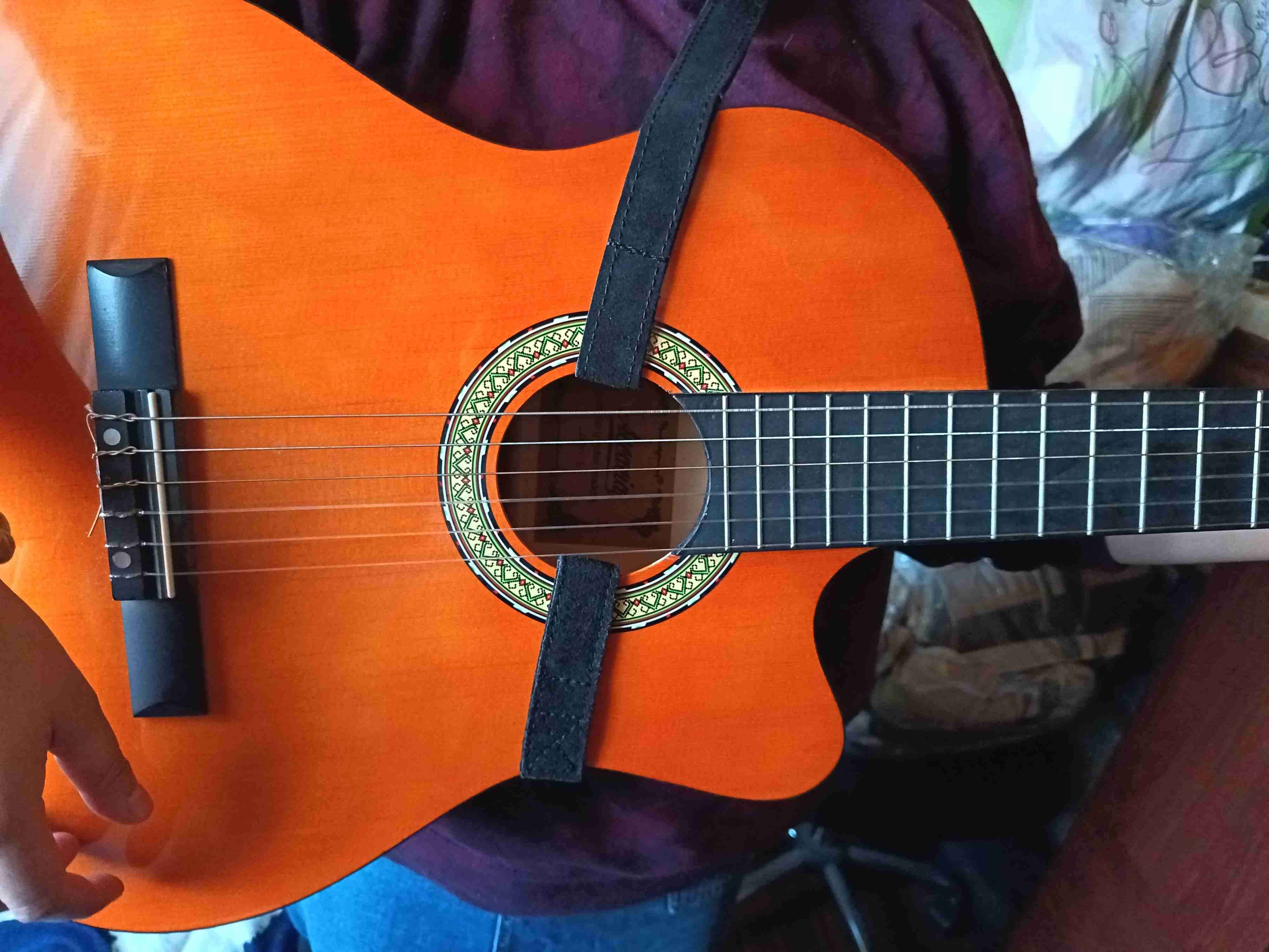 Guitarra clásica de madera - miniatura 4