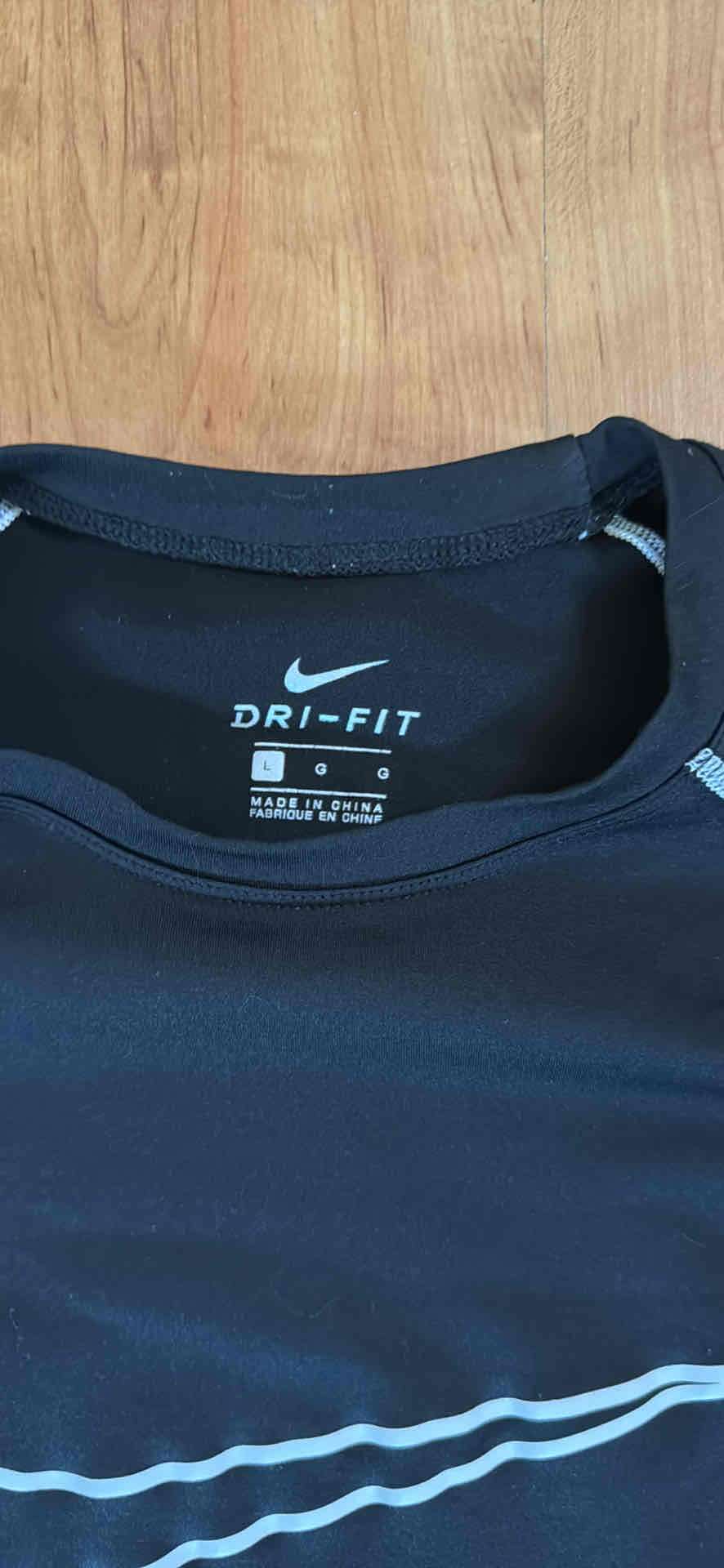 Polera deportiva negra NIKE - miniatura 2