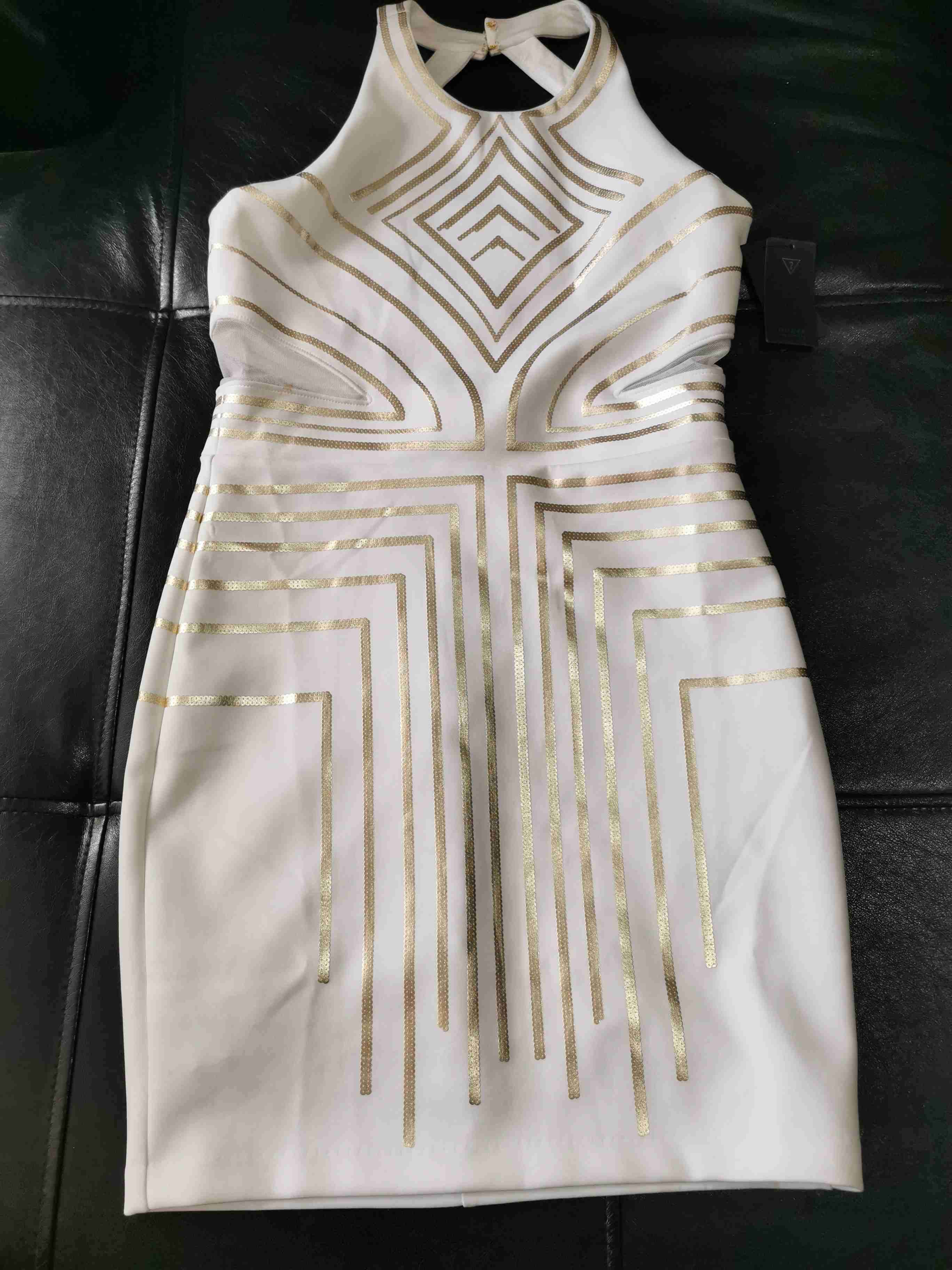 Vestido blanco con detalles dorados - miniatura 1