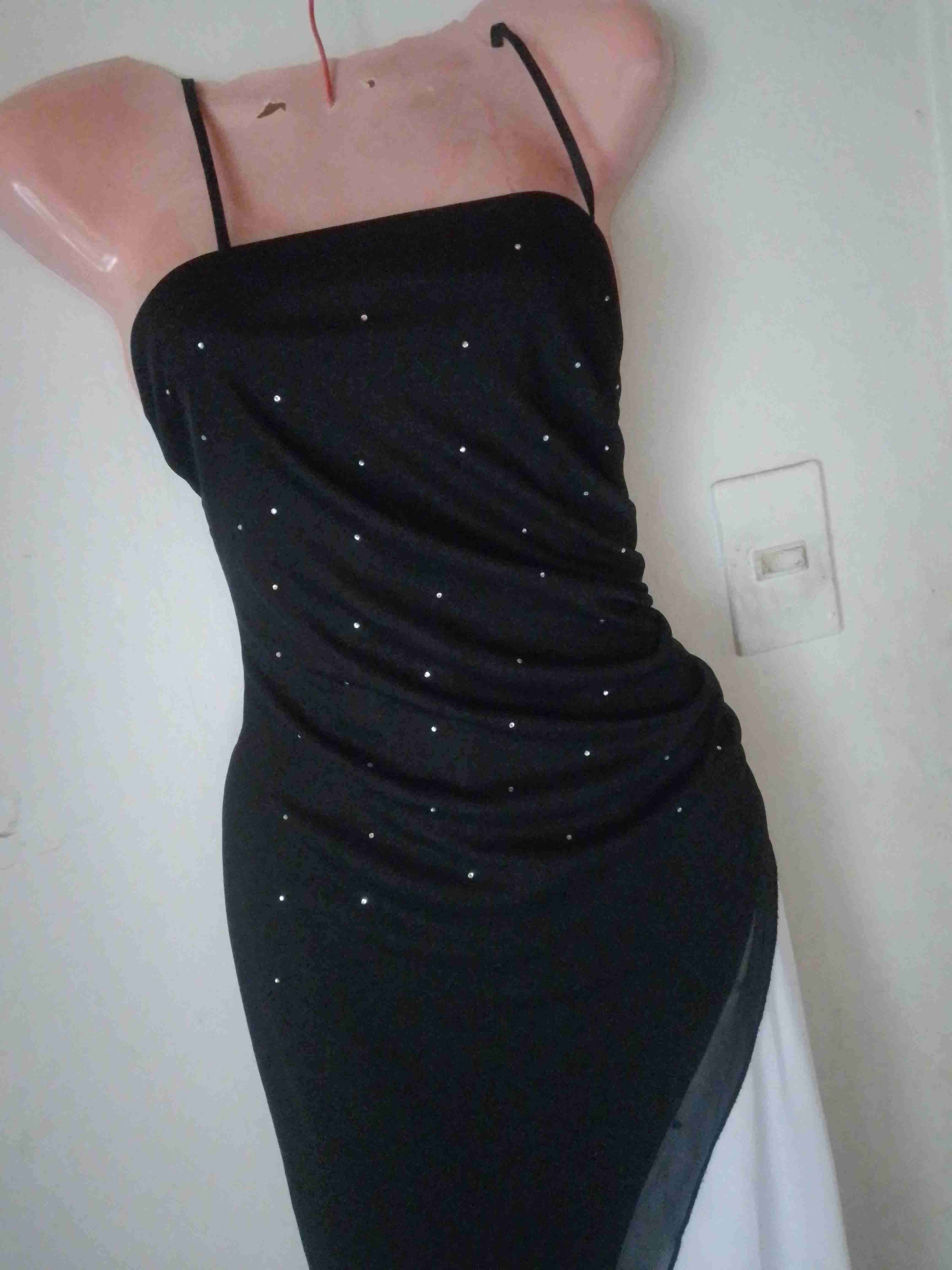 Vestido negro con tirantes brillantes - 1