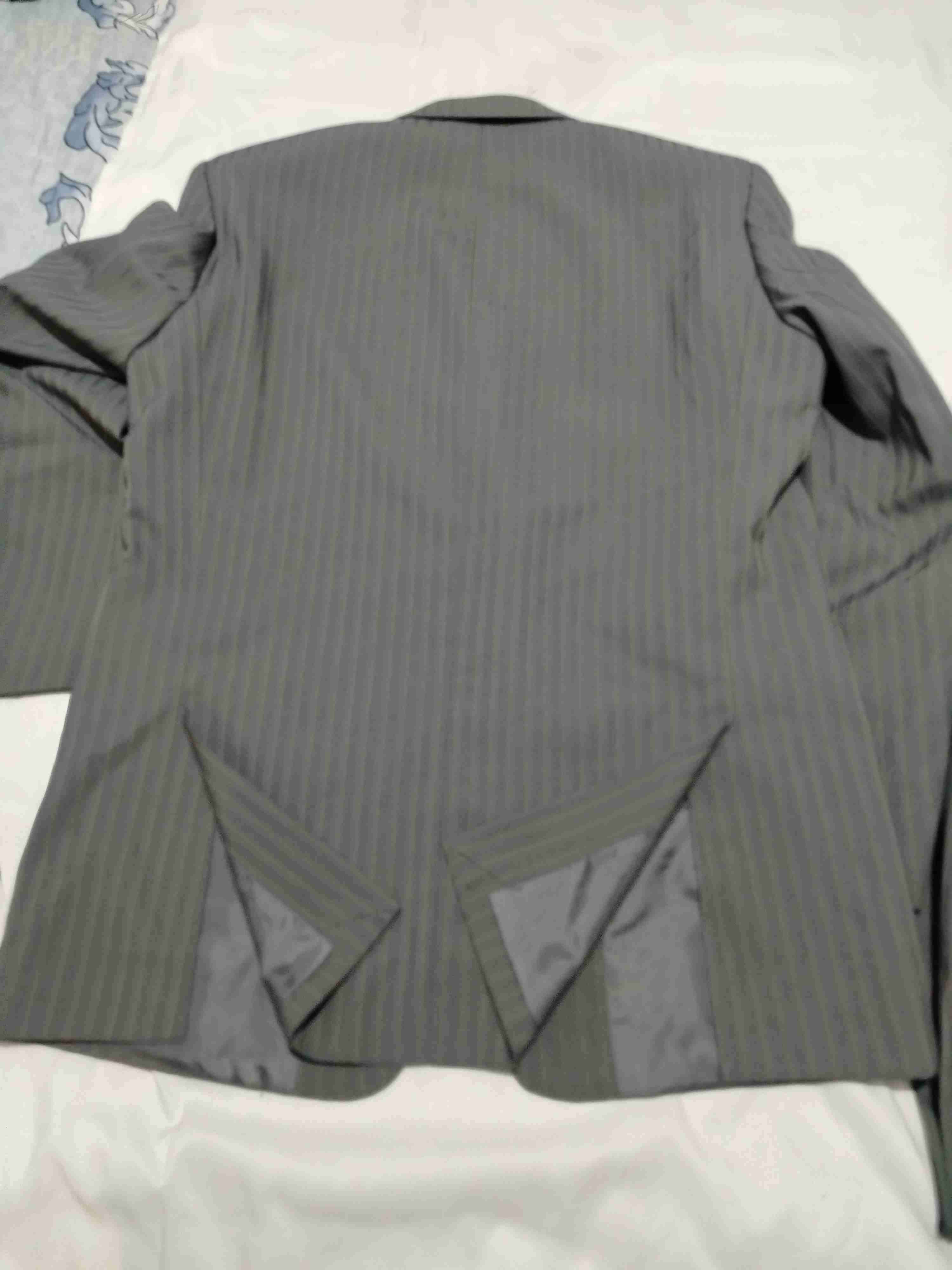 Traje formal gris a rayas - miniatura 3