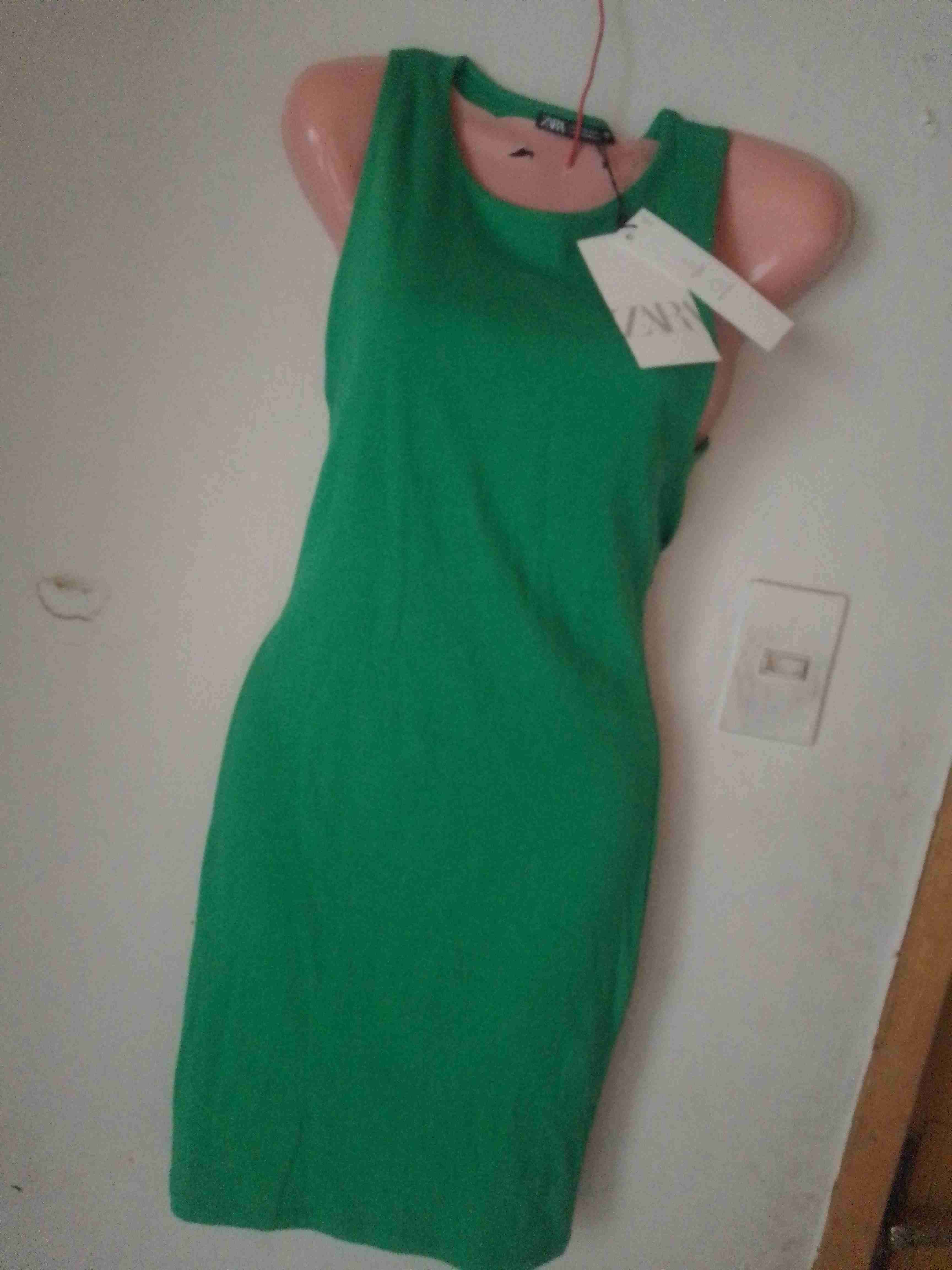 Vestido verde sin mangas - miniatura 1