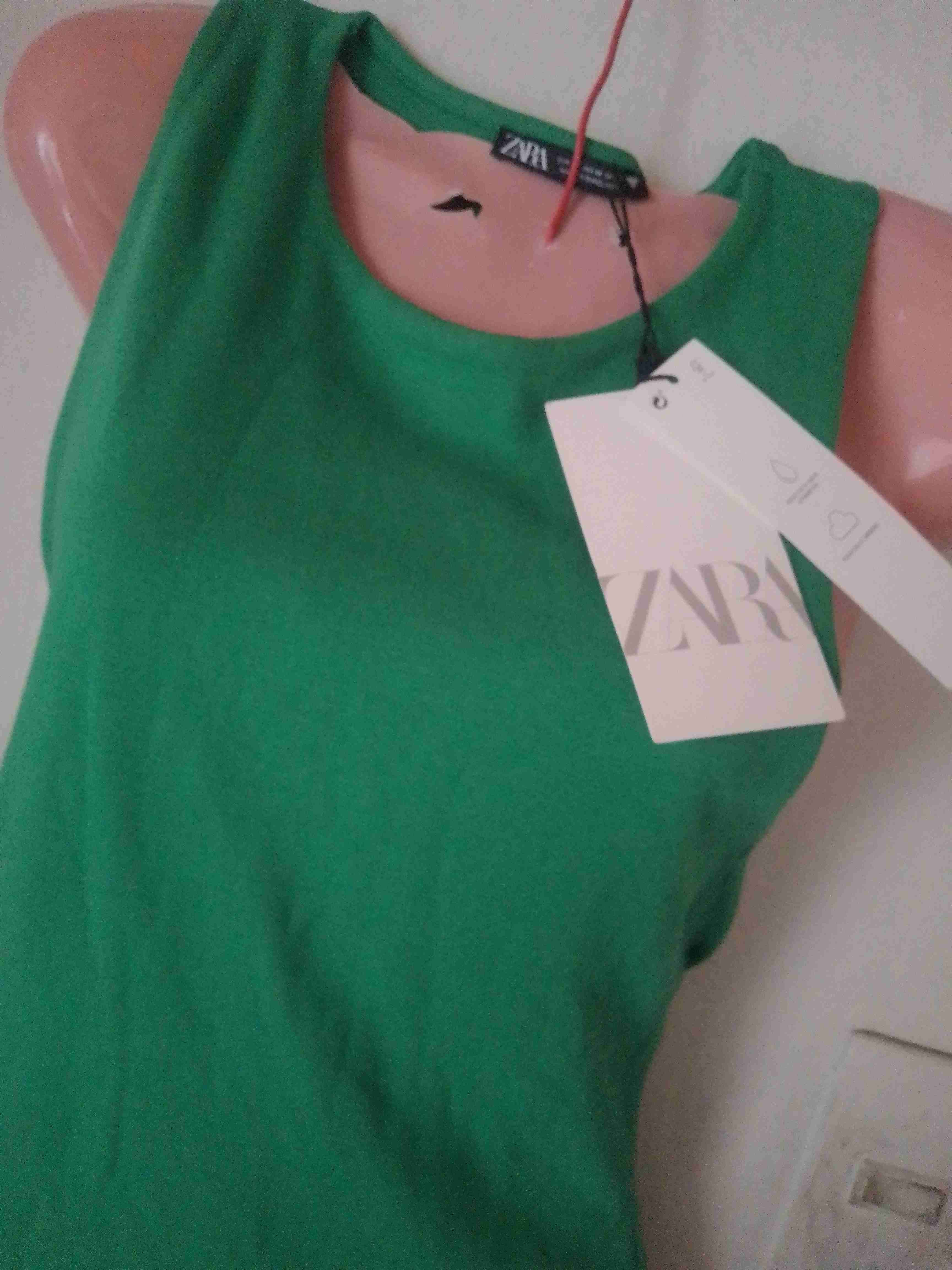 Vestido verde sin mangas - miniatura 2
