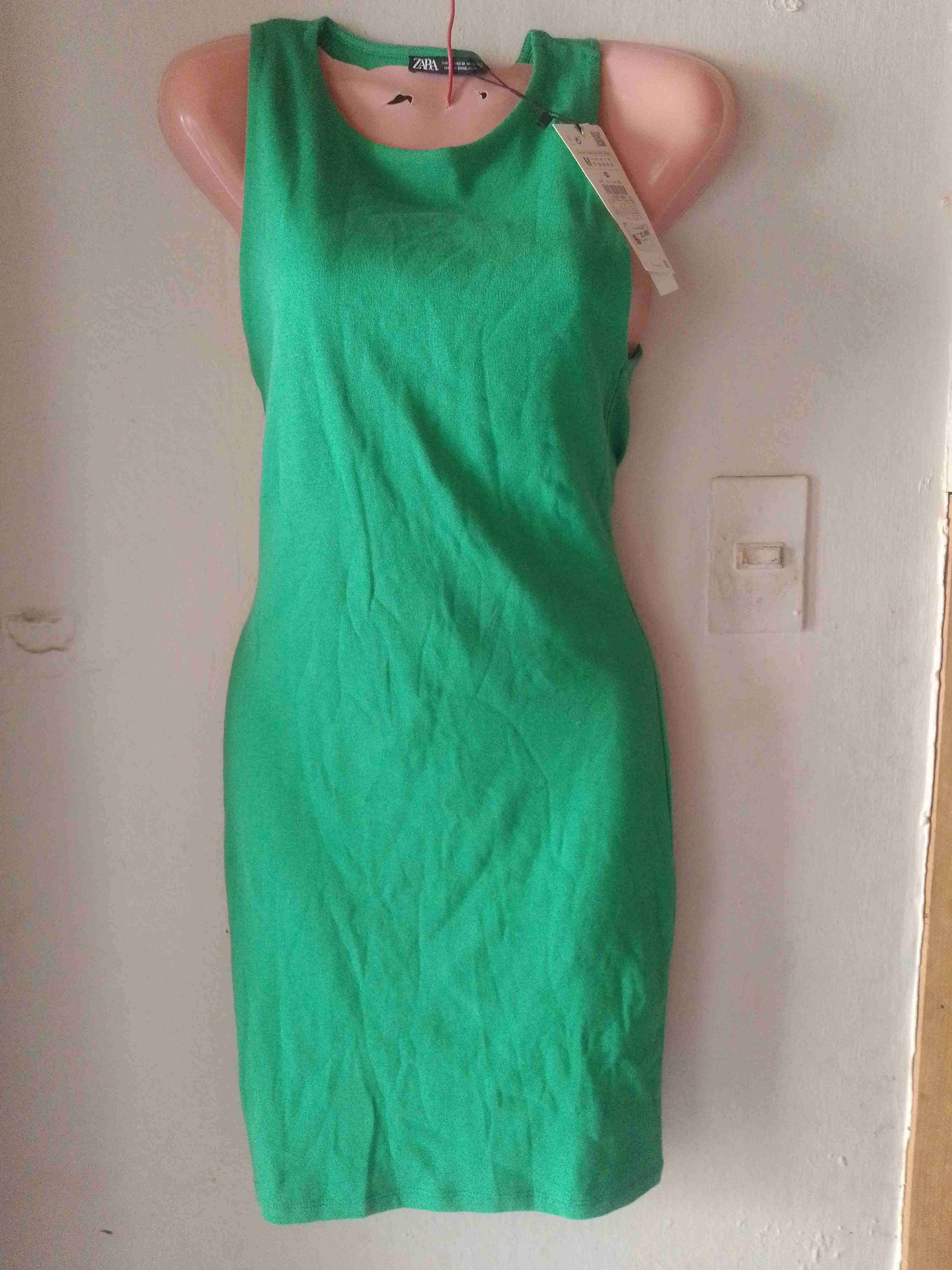 Vestido verde sin mangas - miniatura 3