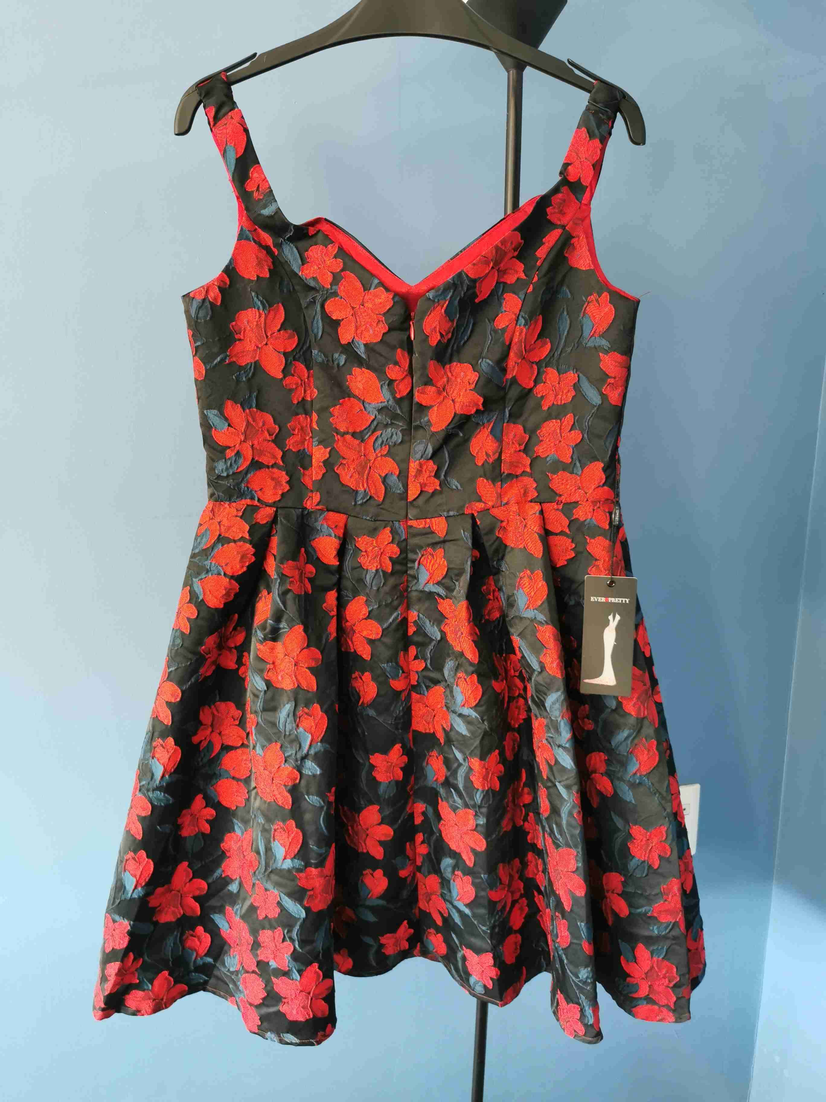 Vestido floral rojo y negro nuevo - 1