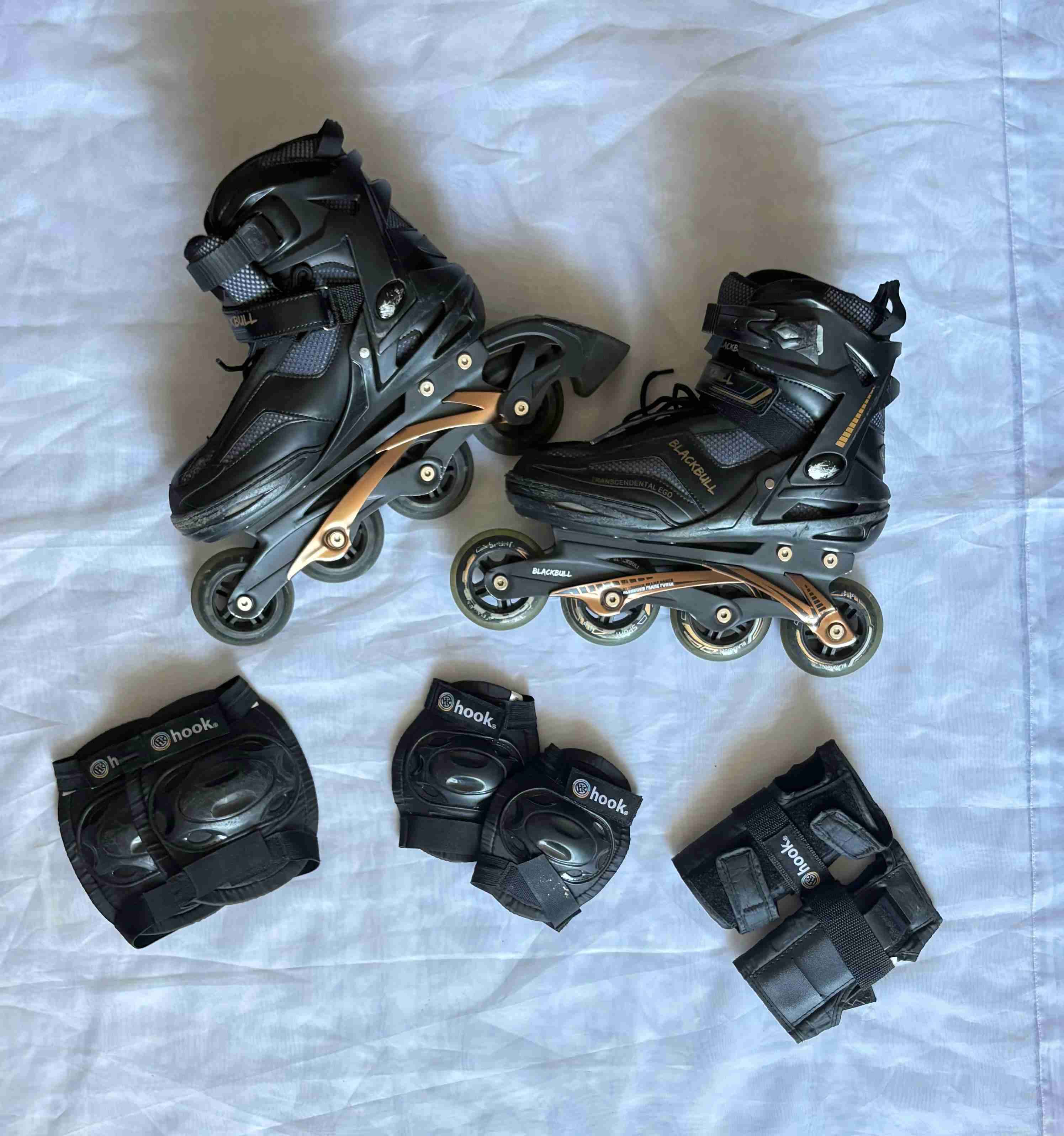 Patines en línea negros con protecciones - miniatura 1