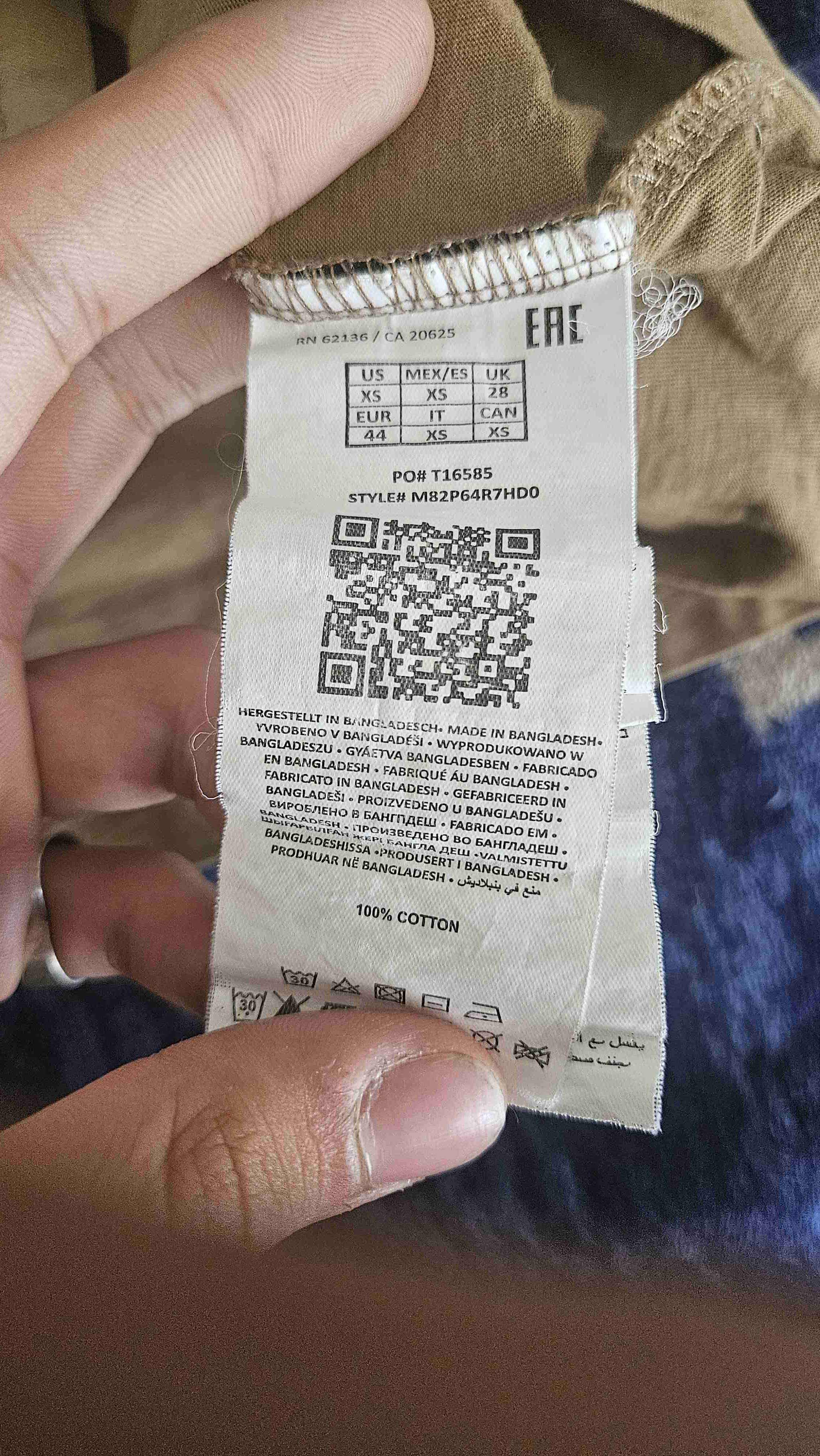 Polera Guess diseño retro - miniatura 2