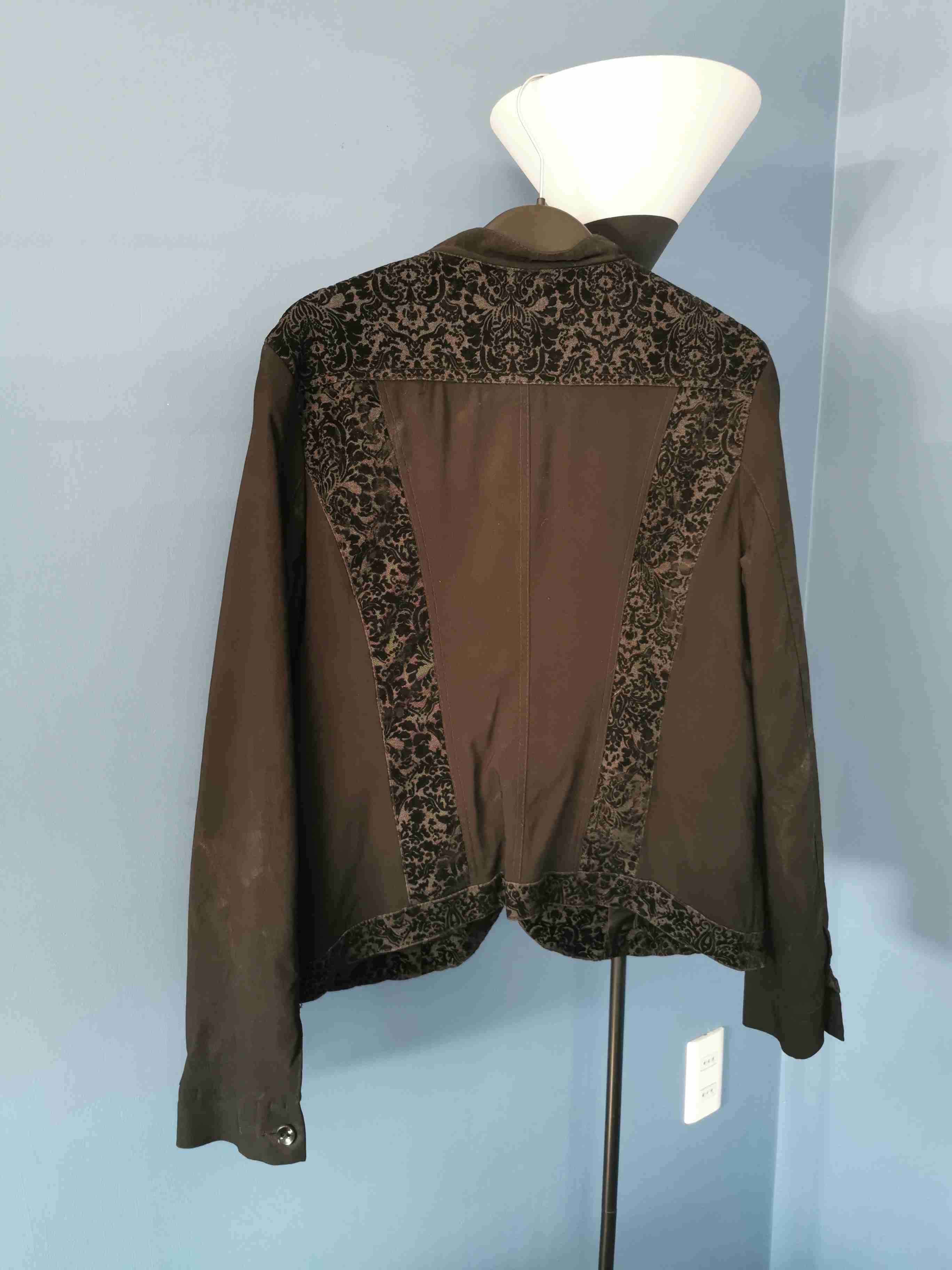 Blazer negro con diseño floral - miniatura 2