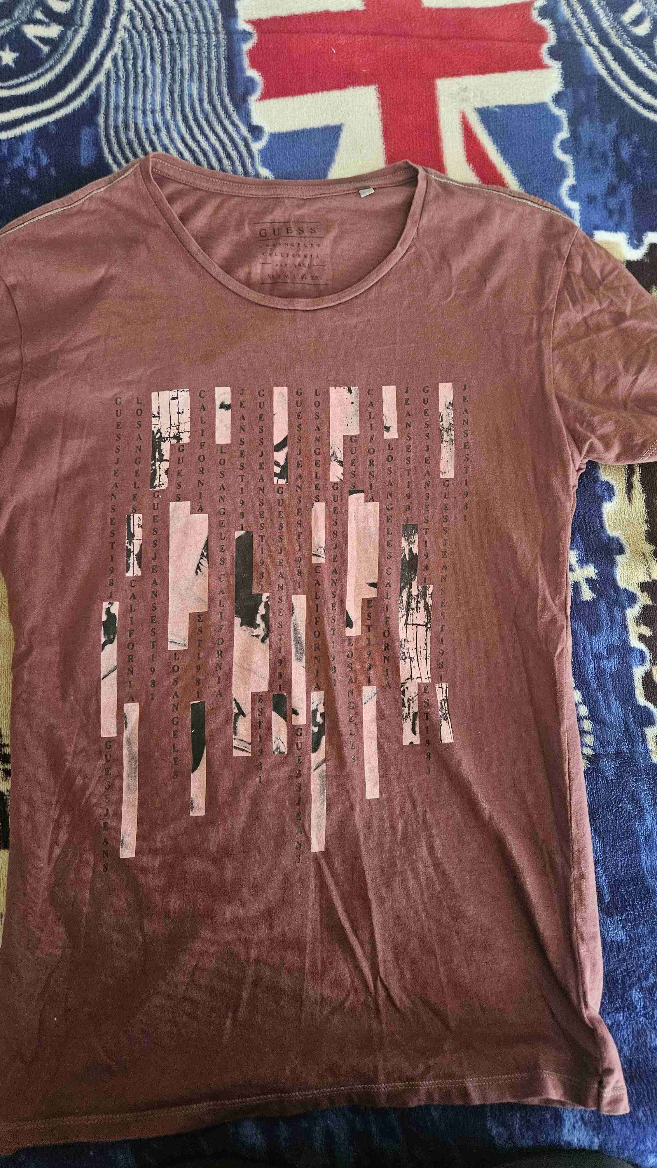 Polera Guess rosada estampada - miniatura 1