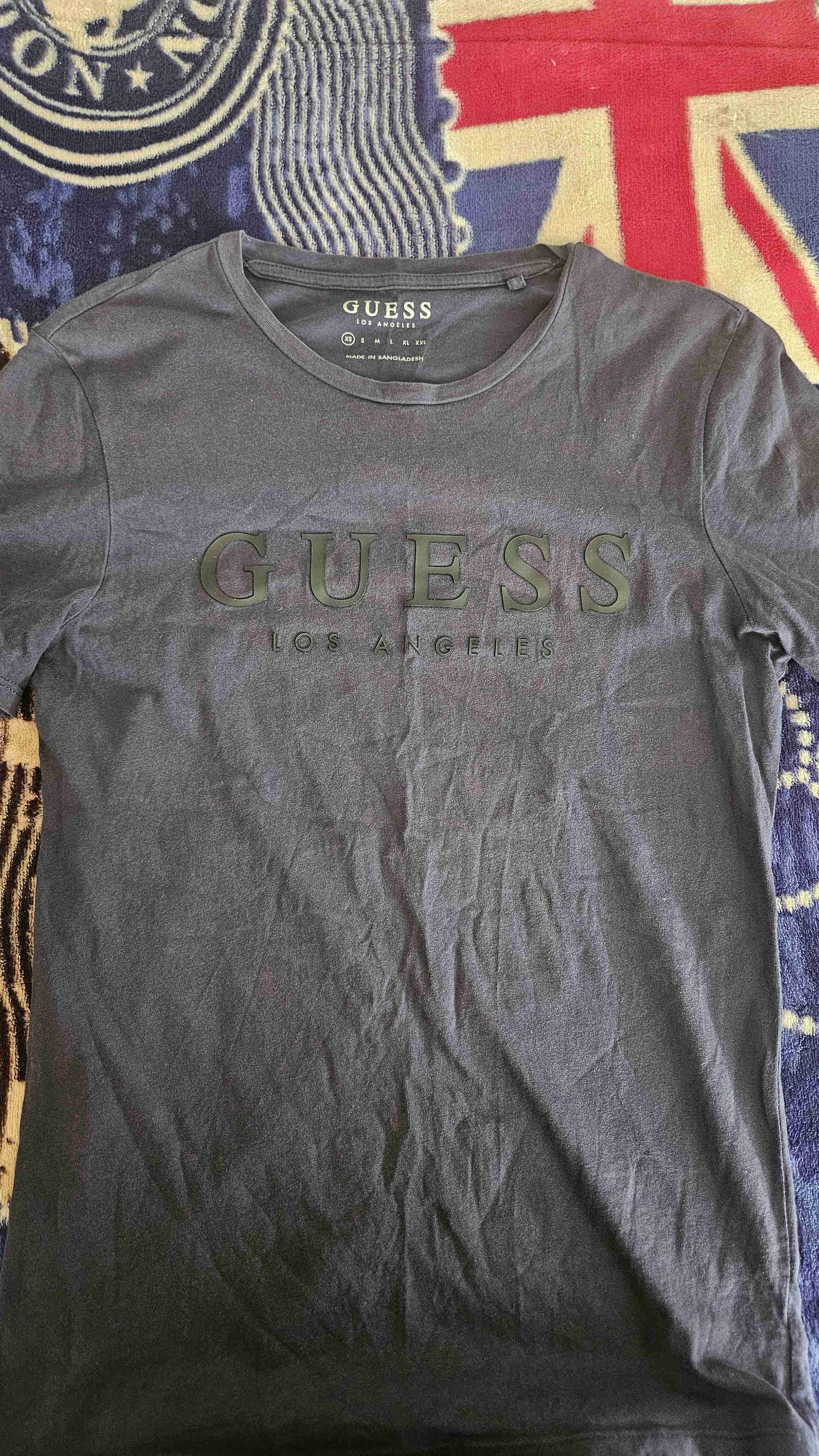 Polera gris Guess Los Angeles