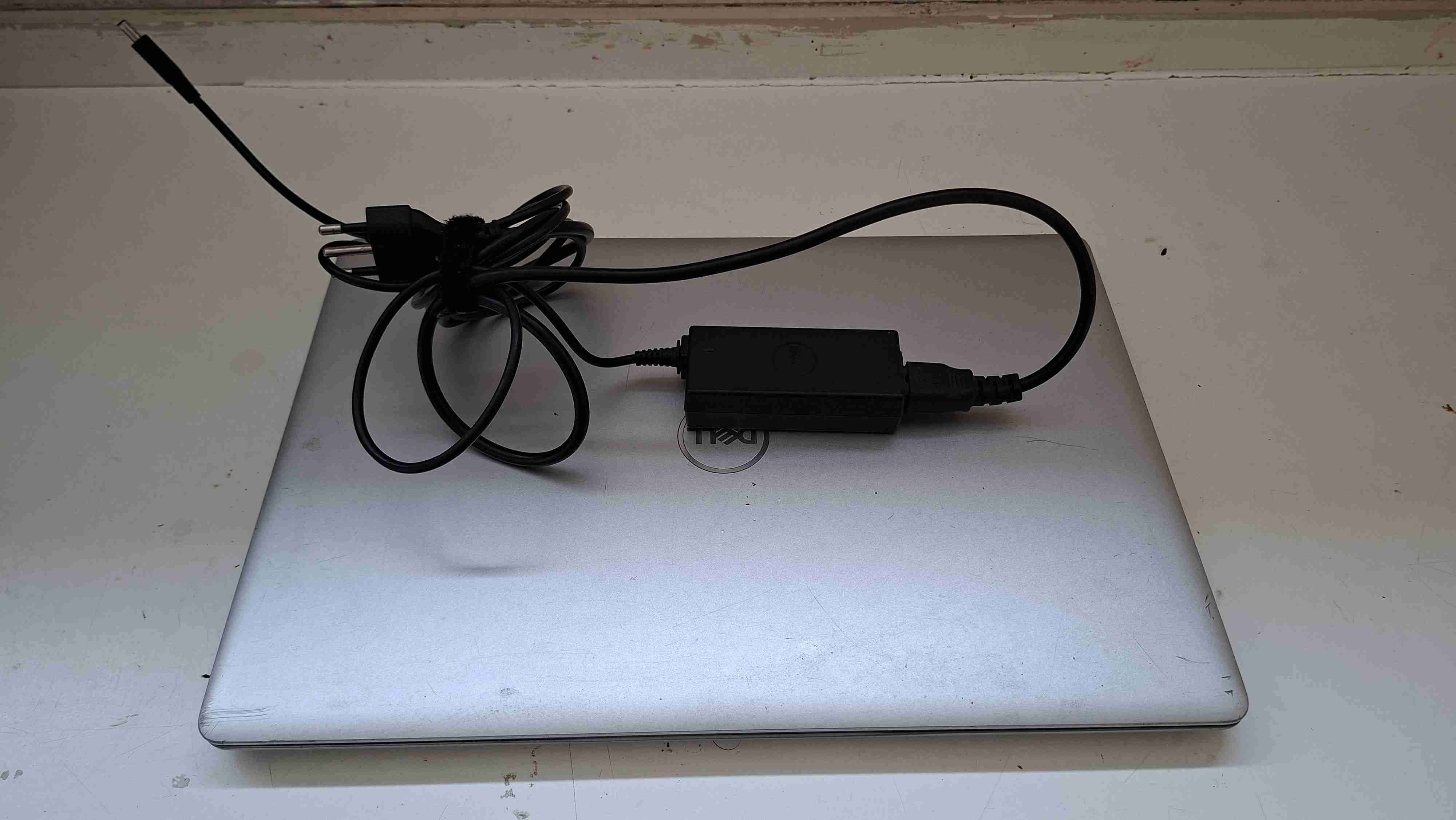 Laptop Dell 15 pulgadas - miniatura 5