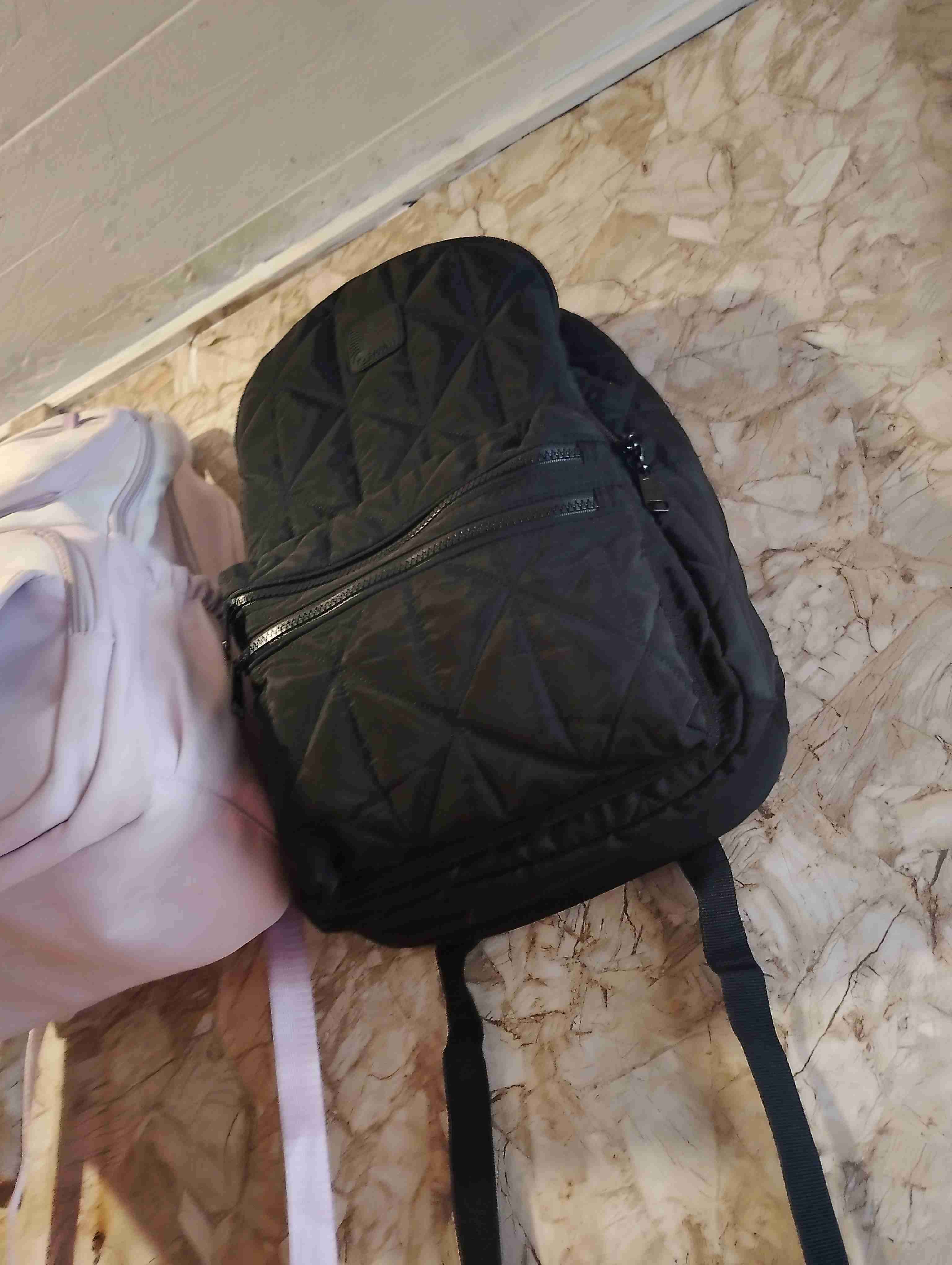 Mochila negra acolchada