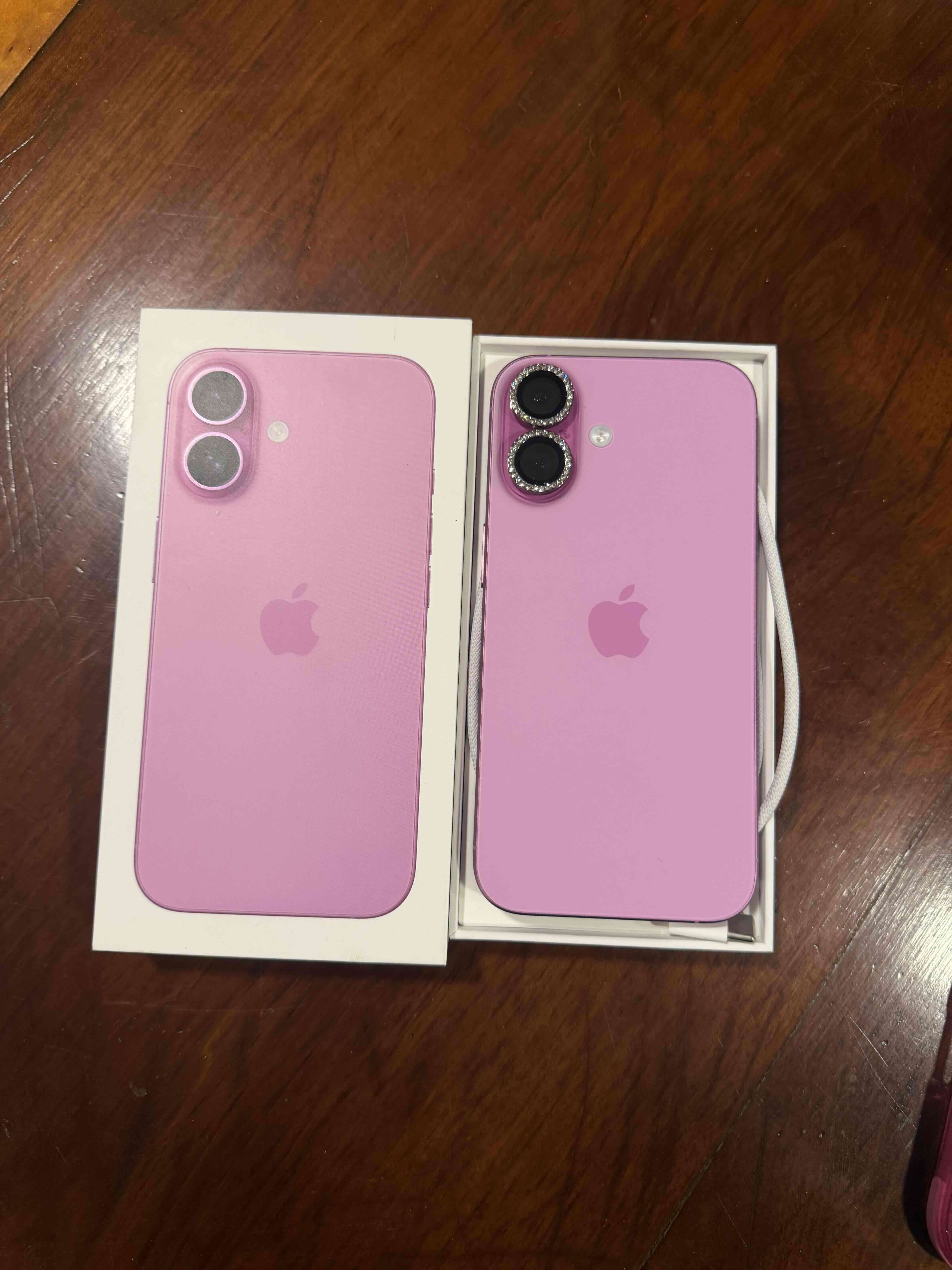 iPhone 16 color rosa - miniatura 1