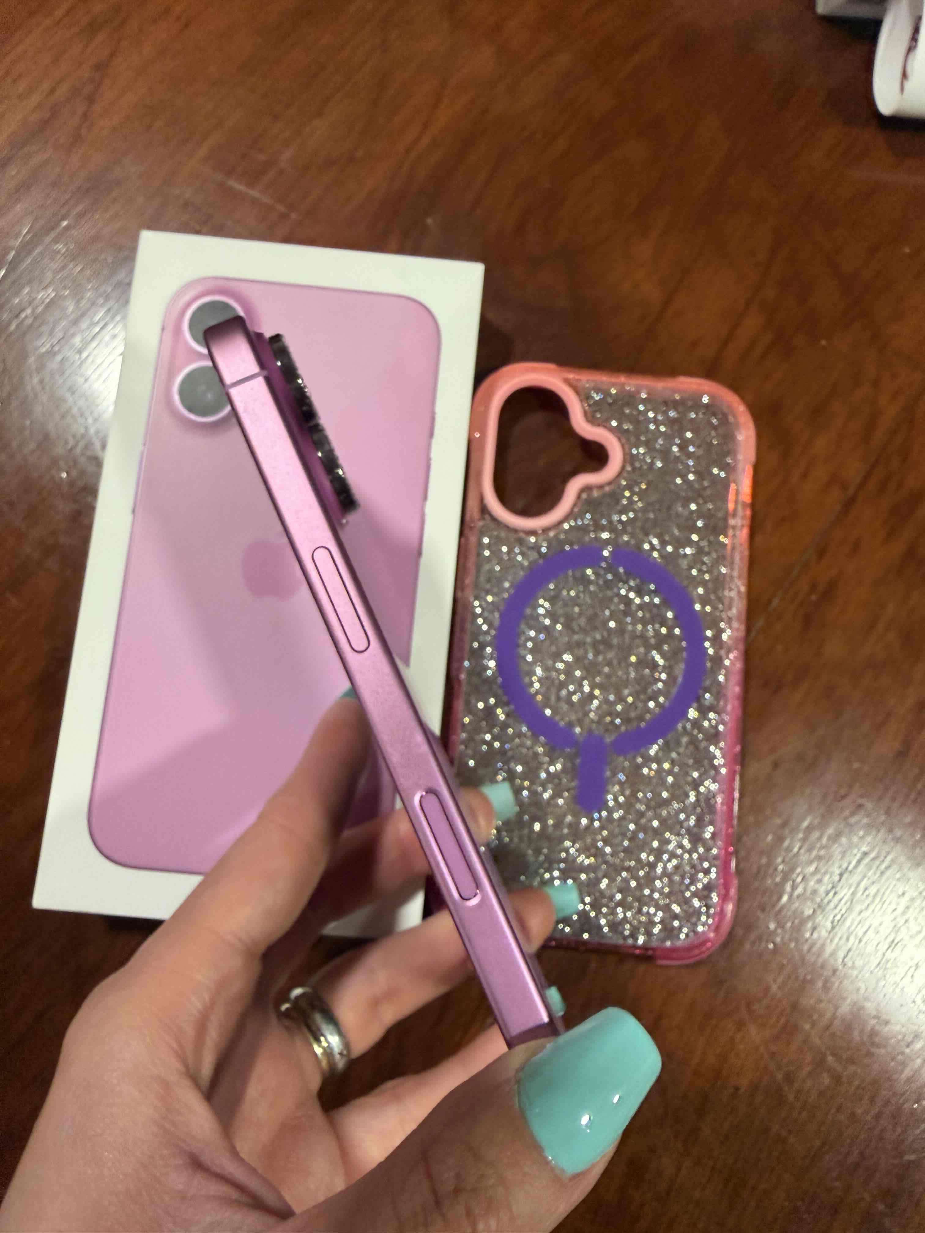 iPhone 16 color rosa - miniatura 2