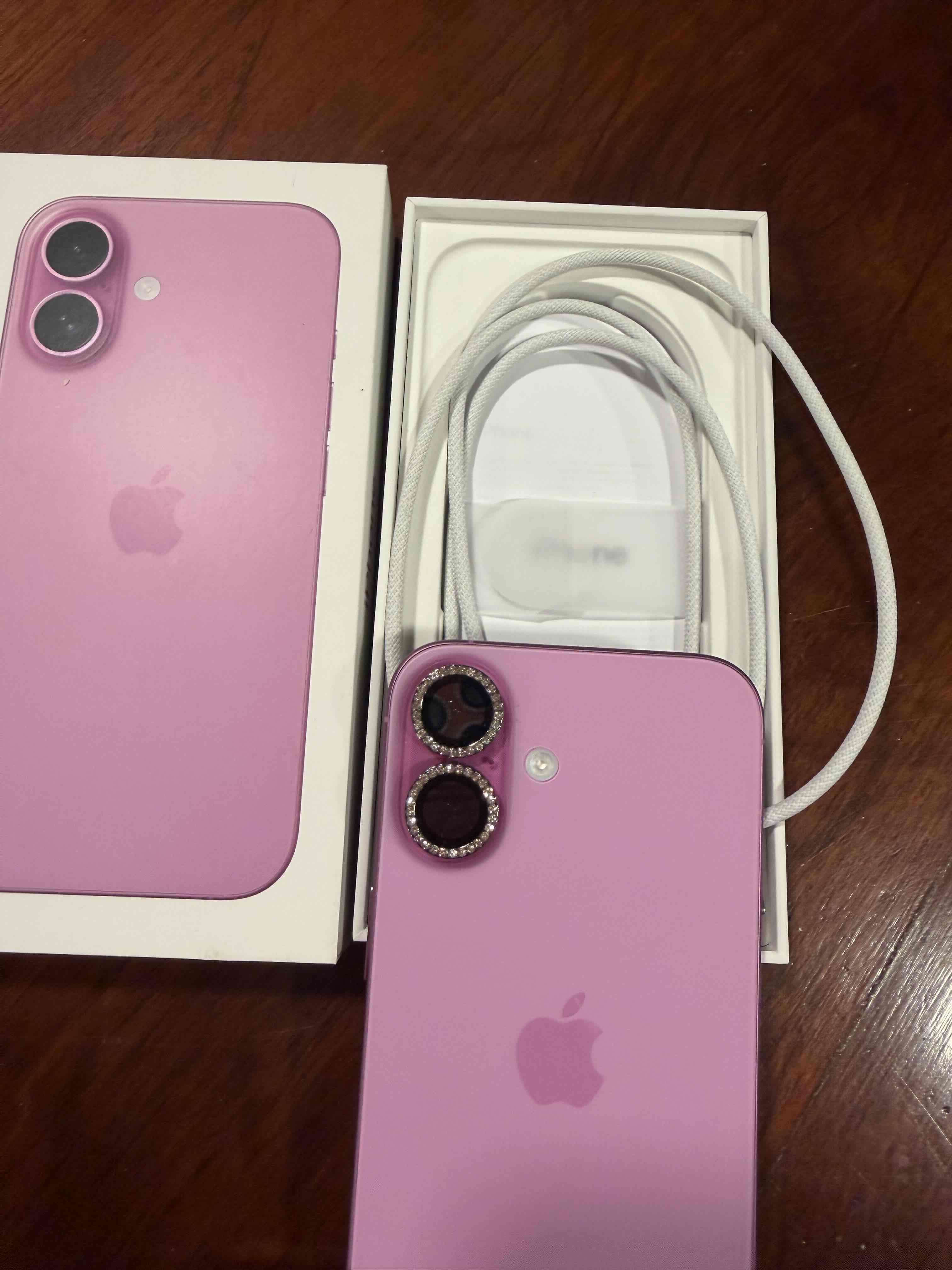 iPhone 16 color rosa - miniatura 4