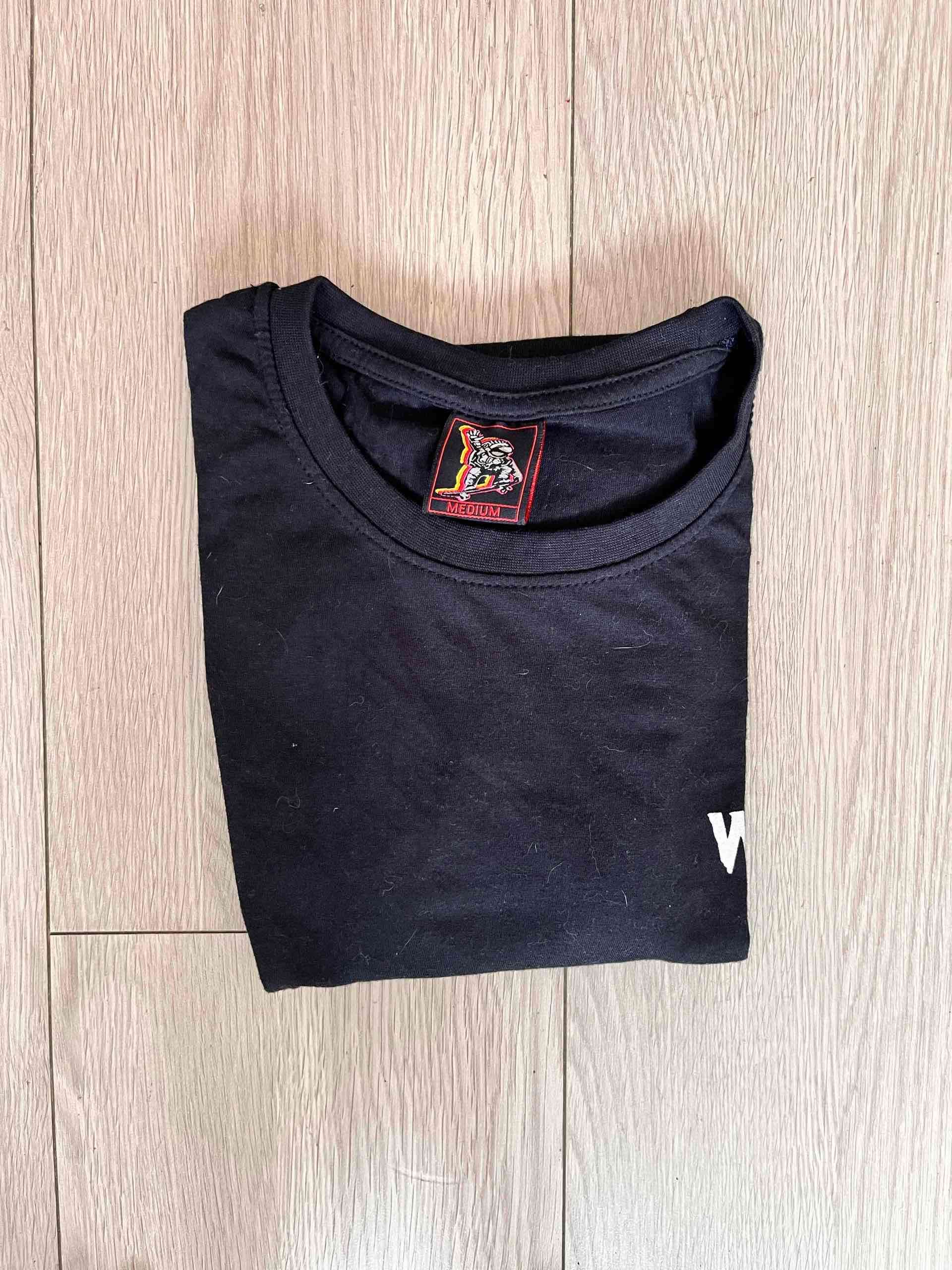 Polera negra gráficos - miniatura 1