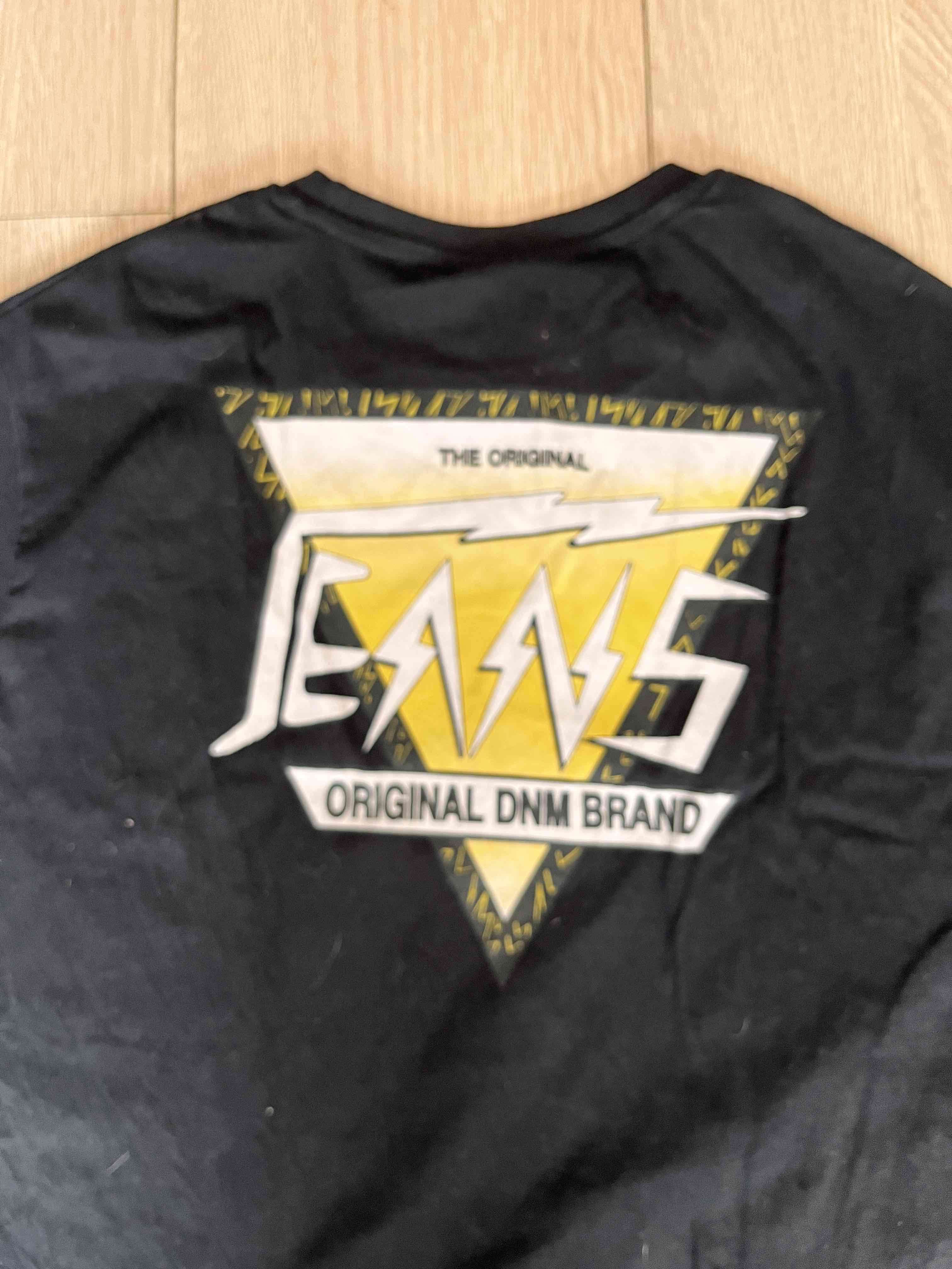 Polera negra gráficos - miniatura 3