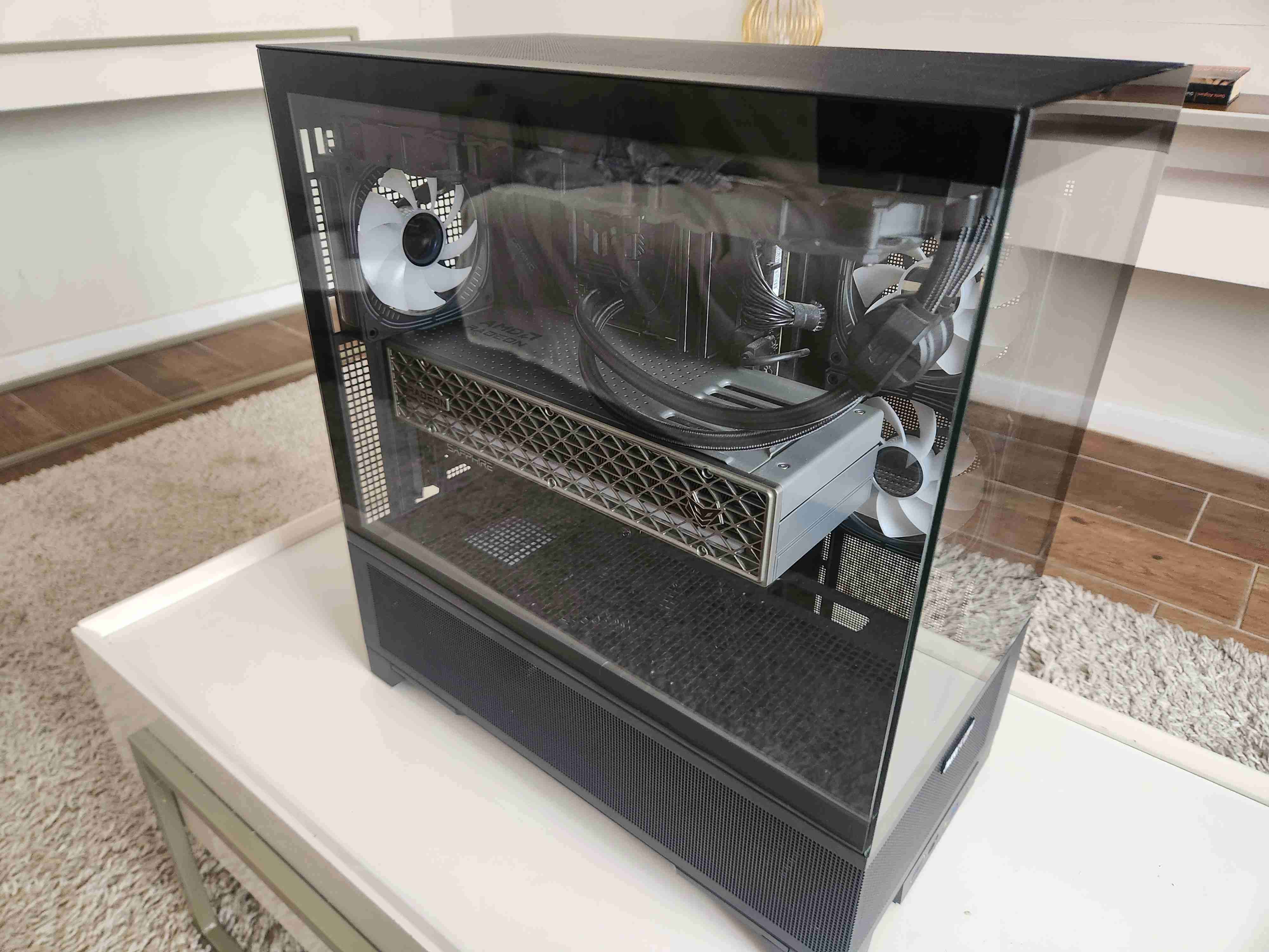 PC Gamer Gama Alta Ryzen 7800x3D 9070 XT 32GB RAM - miniatura 2