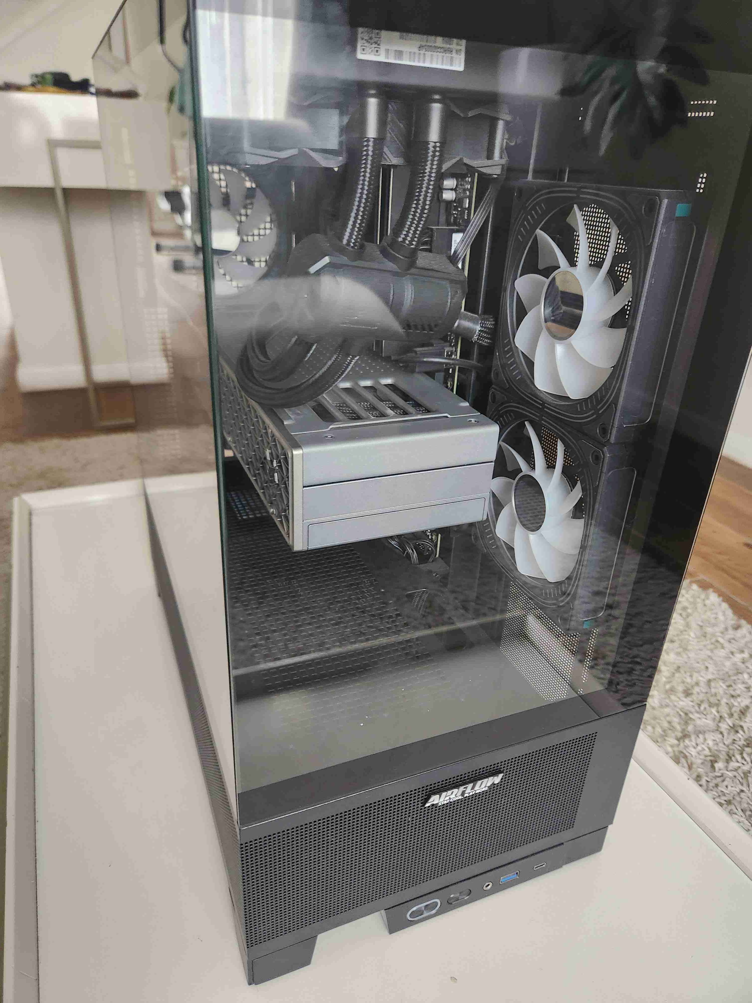 PC Gamer Gama Alta Ryzen 7800x3D 9070 XT 32GB RAM - miniatura 3